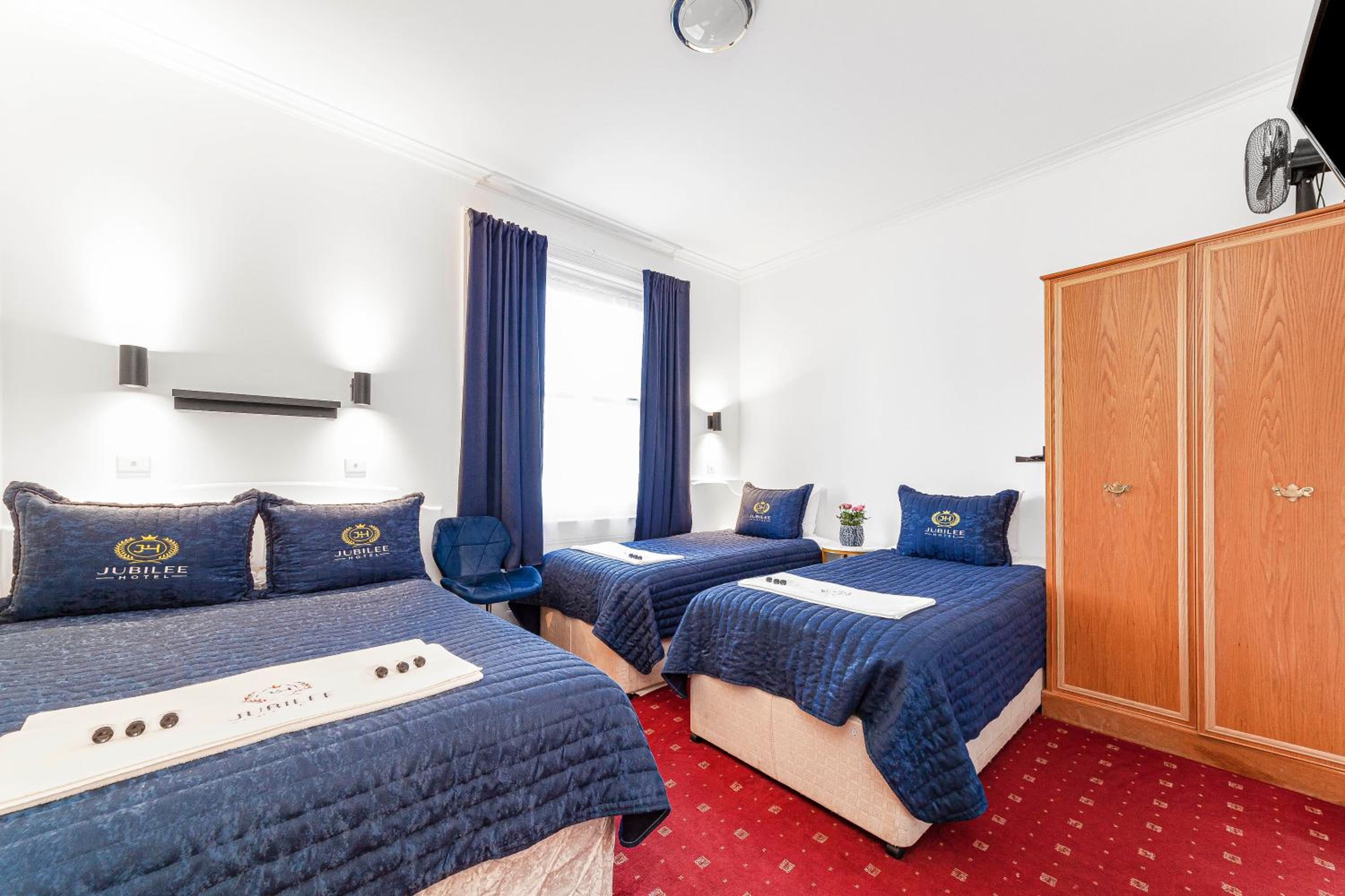 Family Room (2 Adults + 2 Children)