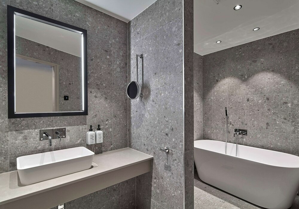 Junior Suite (Top Floor)