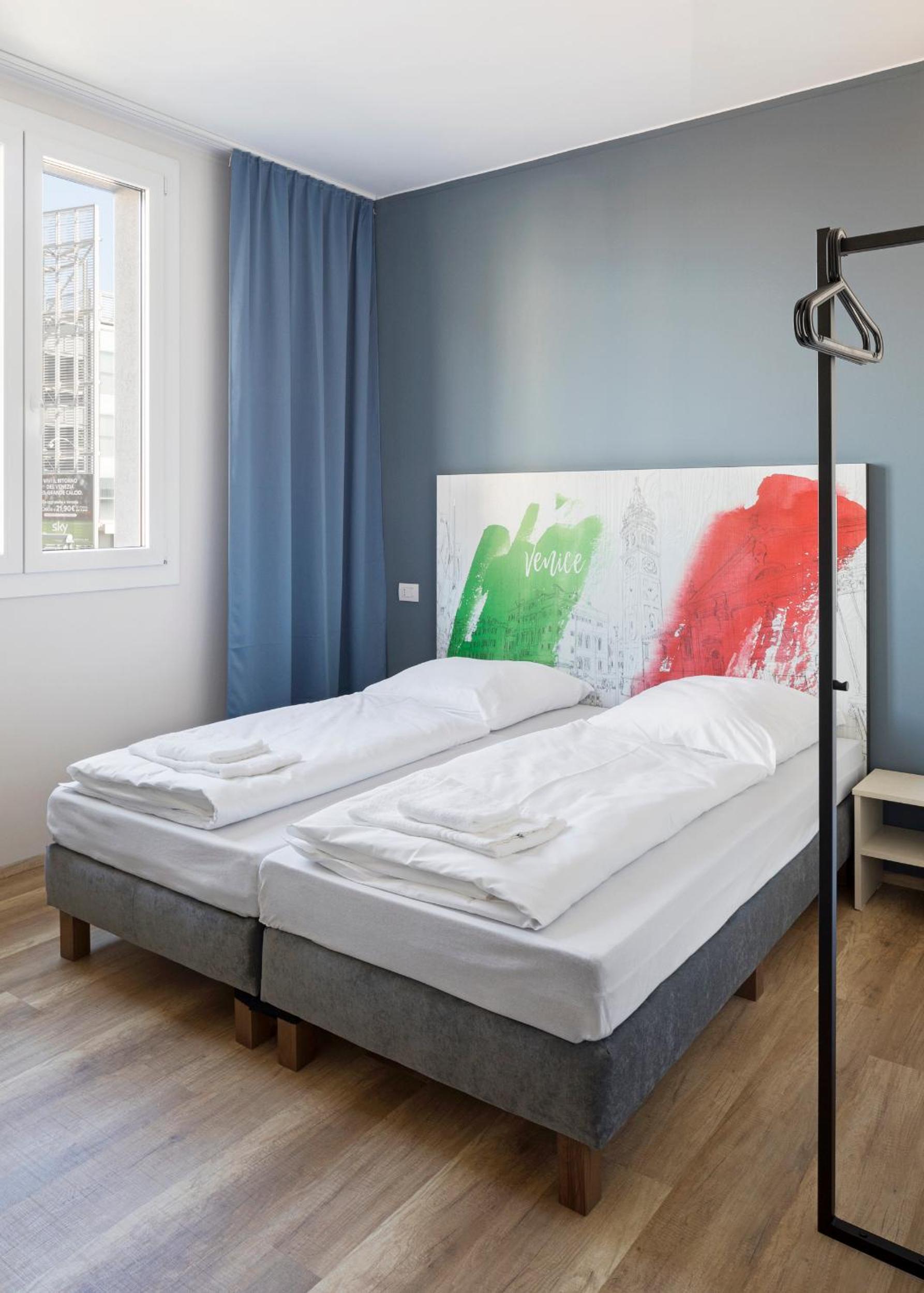 Twin room for Single use