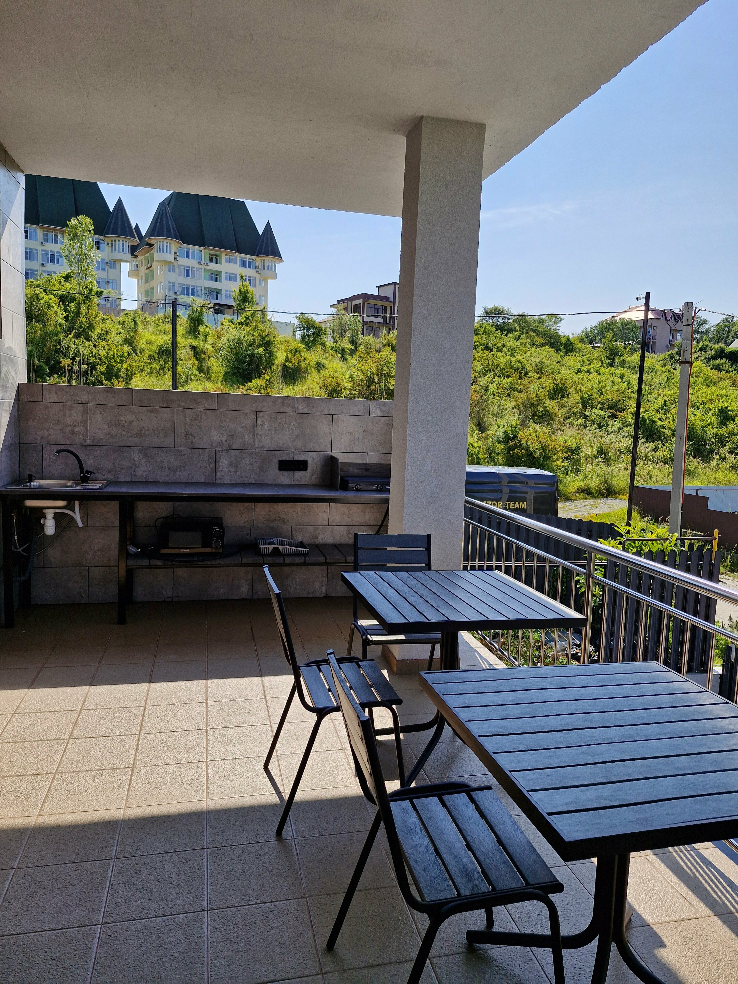 Трехместный номер с видом на горы