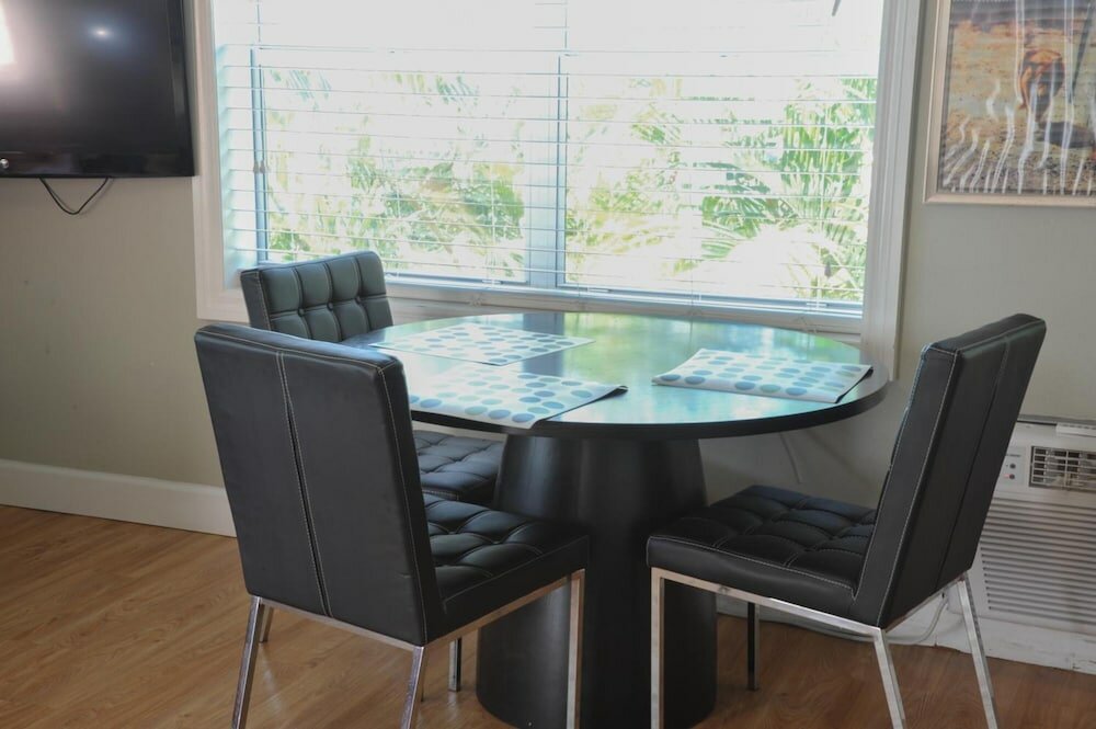 Studio, 2 Queen Beds (Sleeps 4 People)