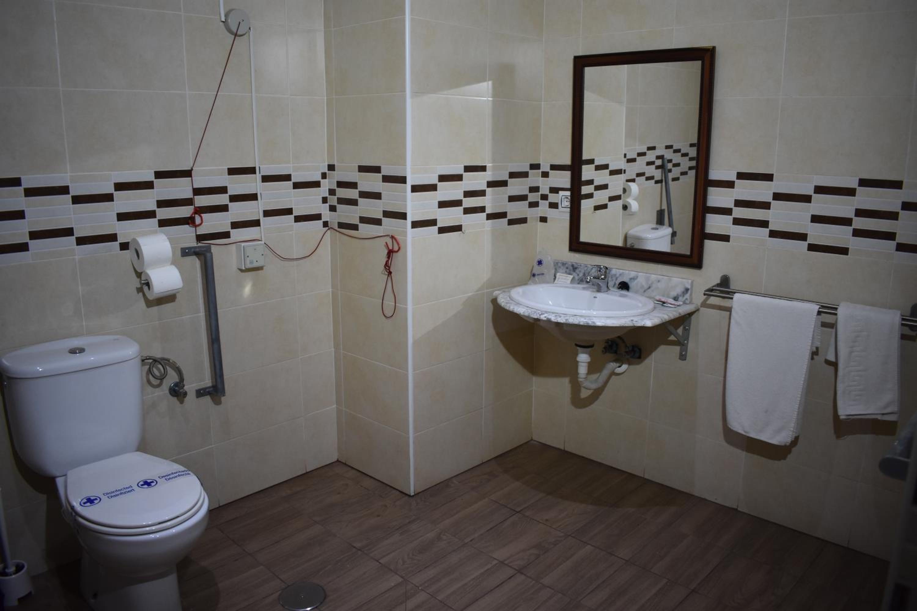 Single Room with Private External Bathroom