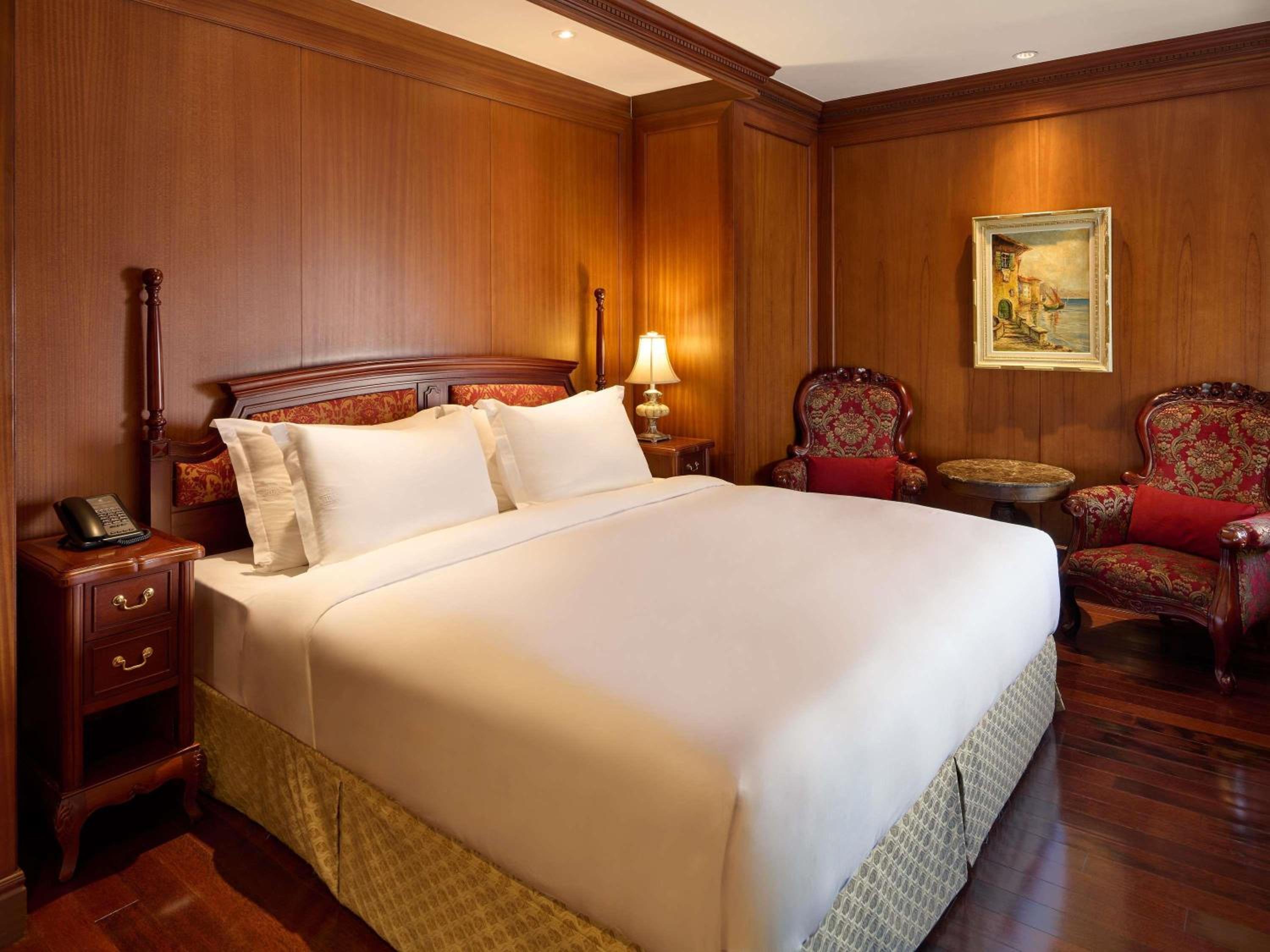 Deluxe Suite, Corner - 1 super king size bed 