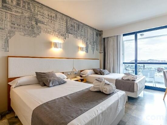 Double Or Twin Deluxe Sea View Room With Balcony ( 2 Adults + 1 Child)