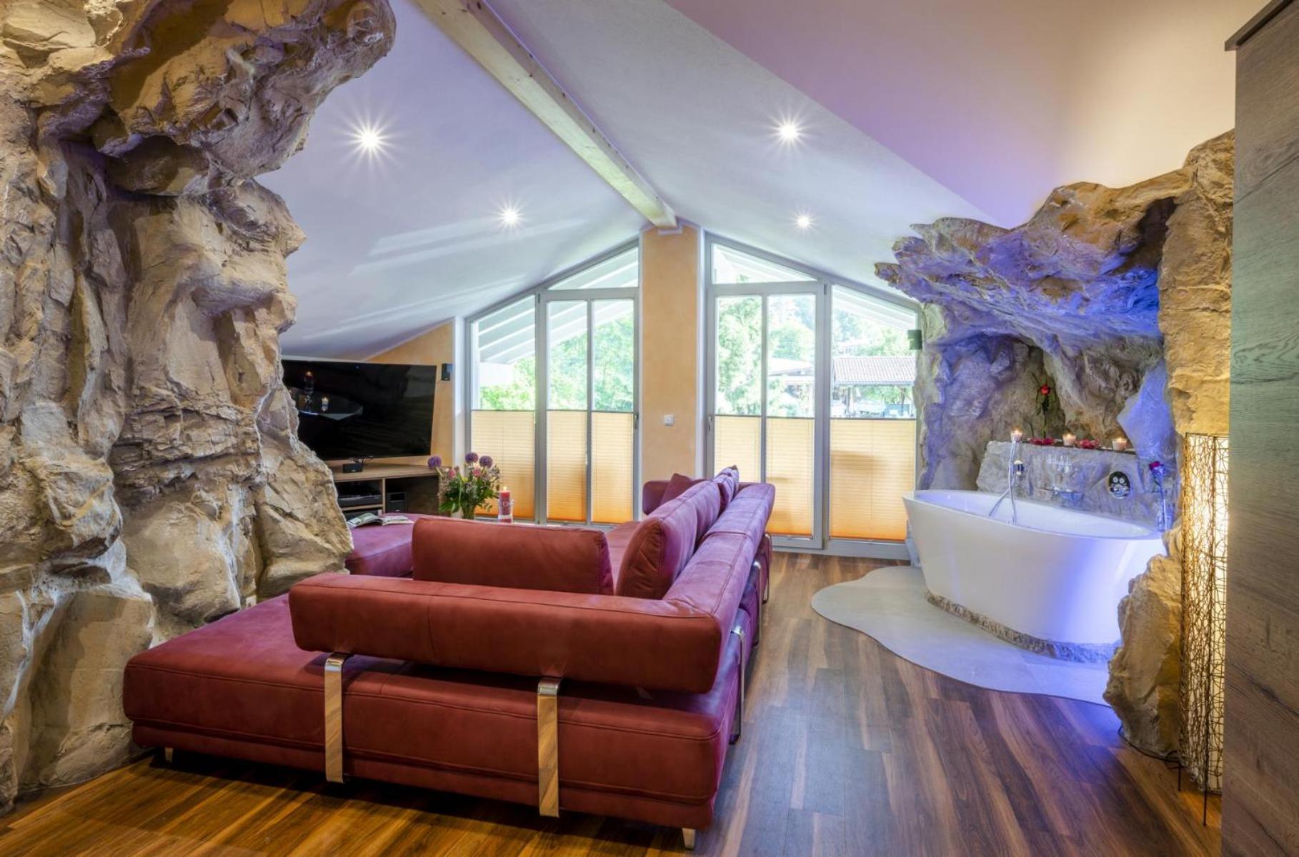 Two-Bedroom Deluxe Apartment with Balcony