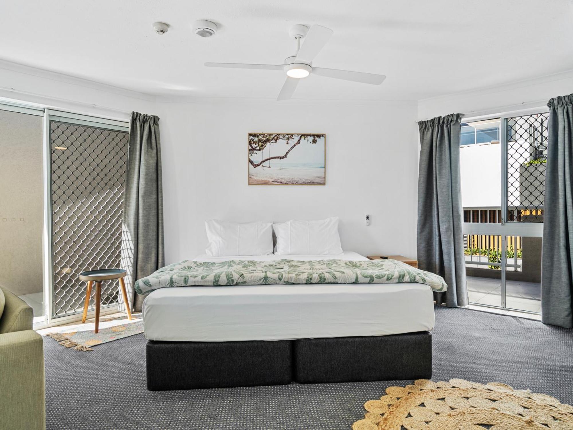 Three-Bedroom Apartment with Balcony