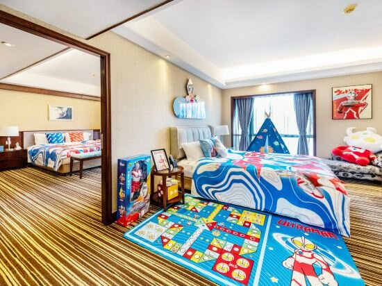 Ultraman Theme Family Suite