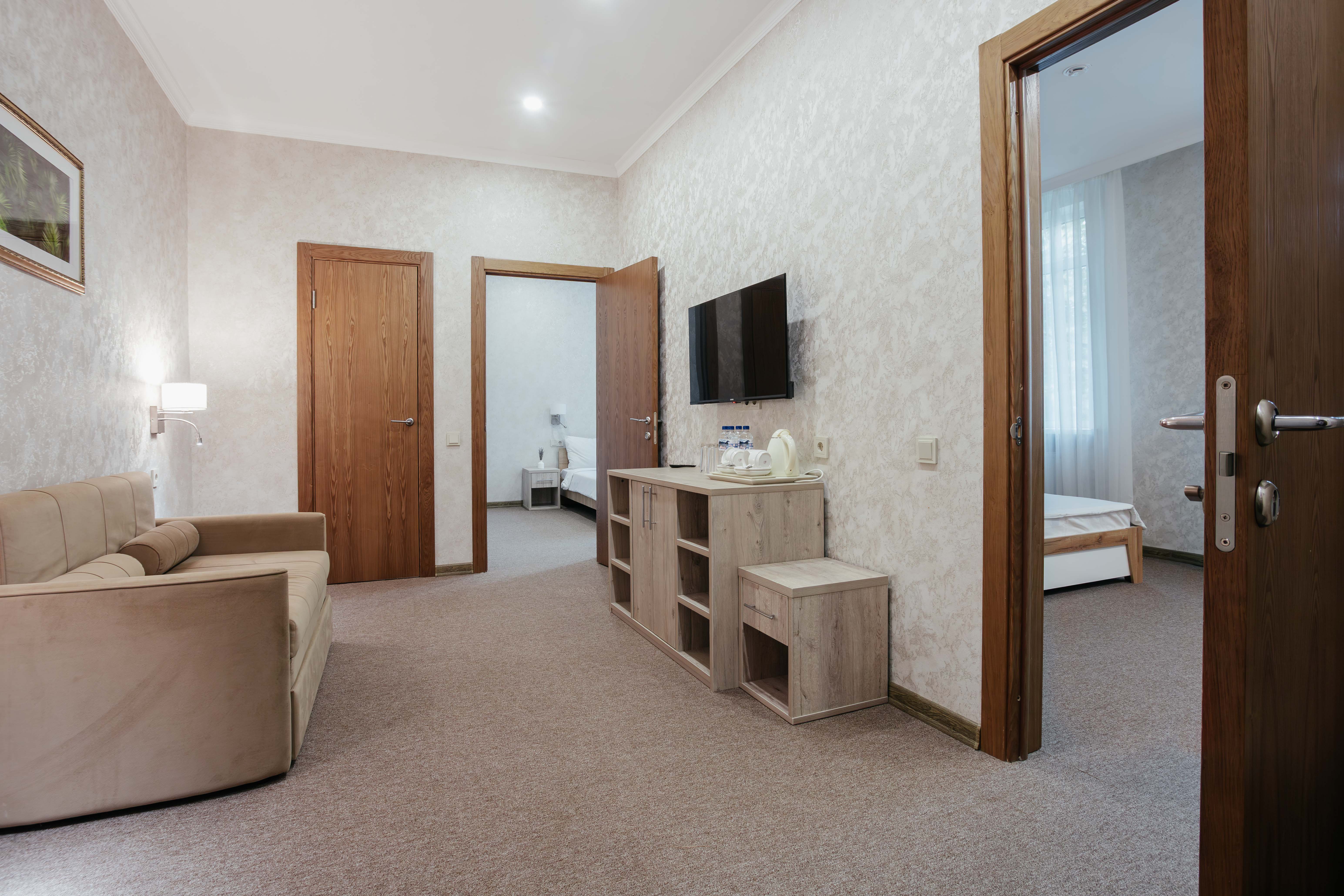 Сьюит трехкомнатный с двумя спальнями без балкона вид на парк