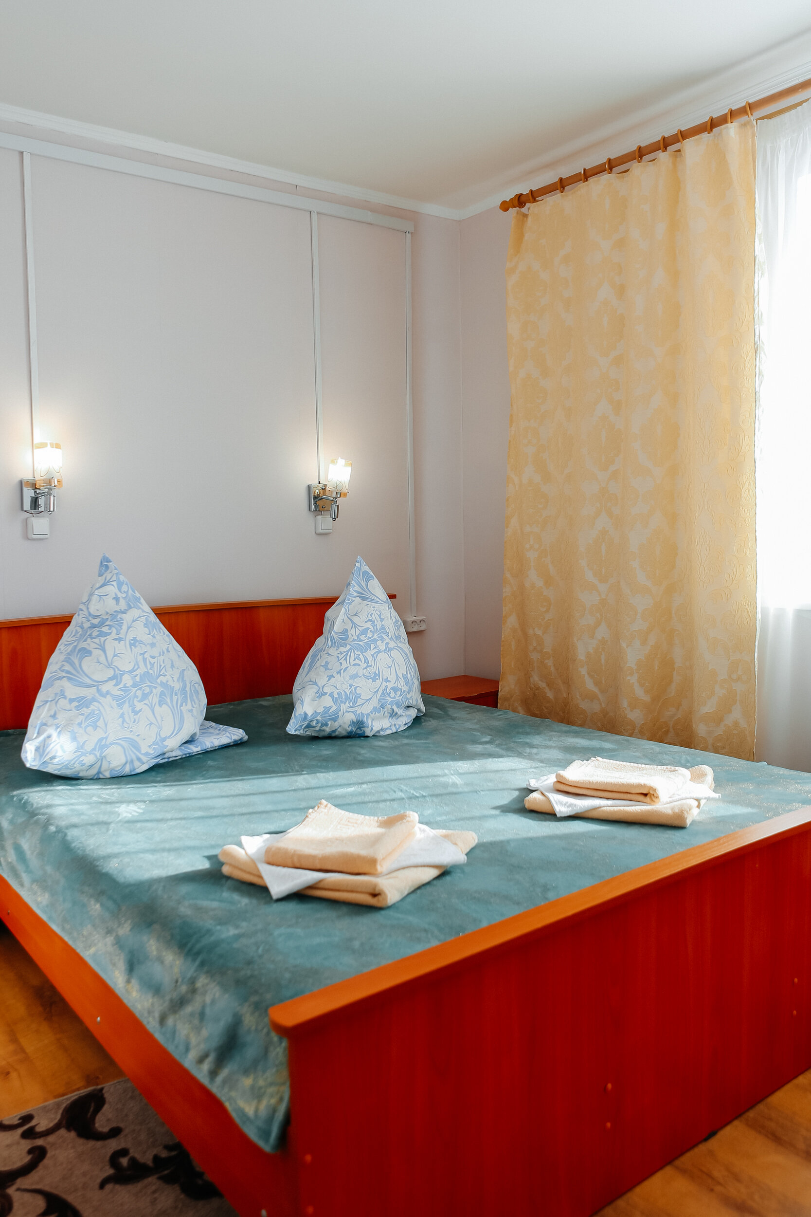 Семейный номер с видом на озеро