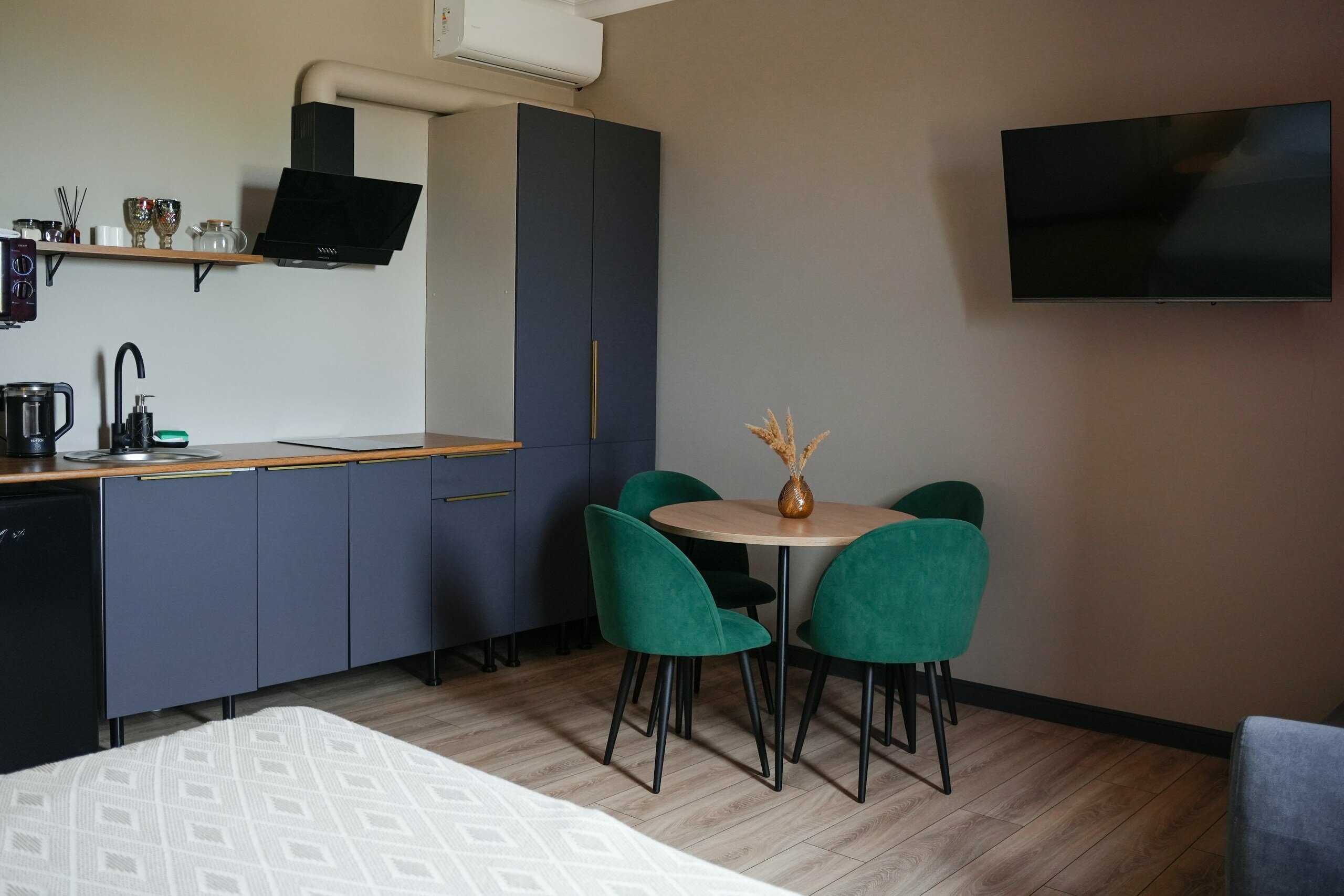 Номер-студия с диваном-кроватью