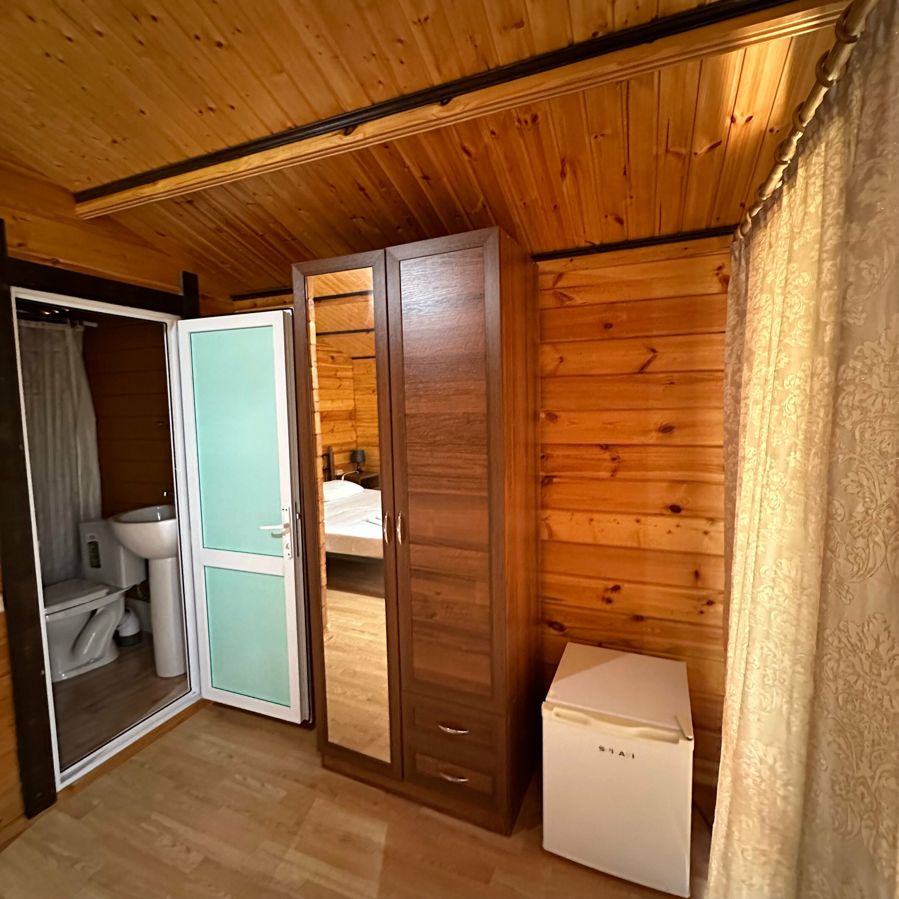 Трехместный домик в цитрусовом саду