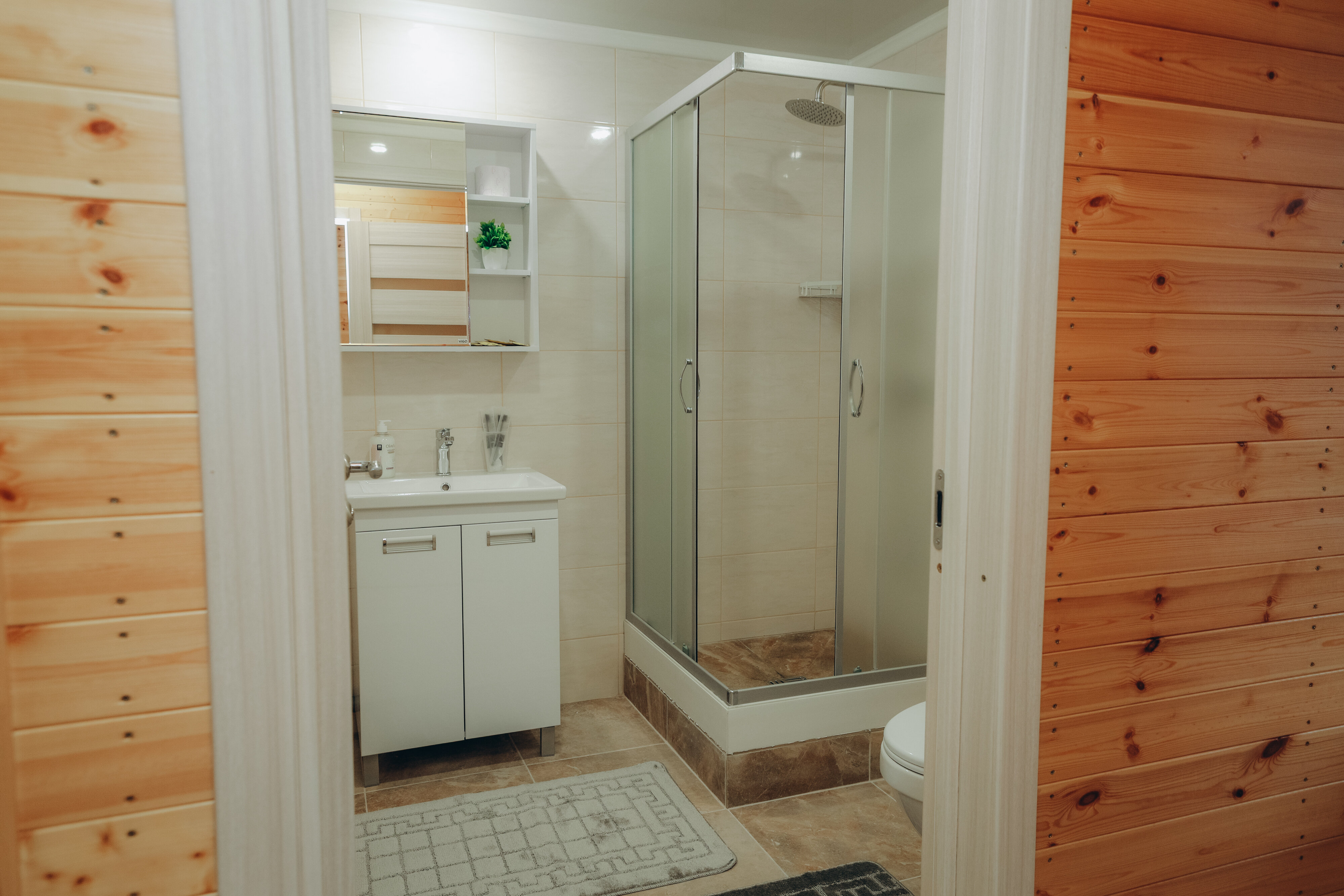 Двухместный номер с двуспальной кроватью и дополнительной кроватью