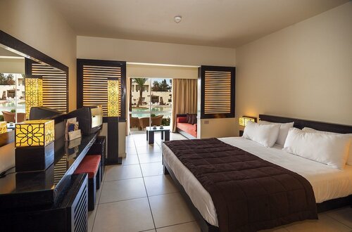 Superior Room, Garden View в Reef Oasis Beach