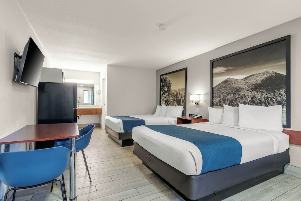 Family Suite, 2 Queen Beds, Non Smoking