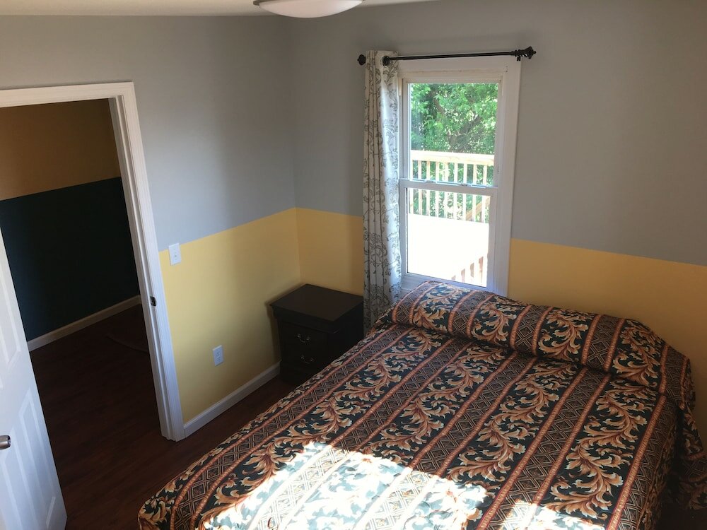 Newly Renovated 4 Bedroom Apartment