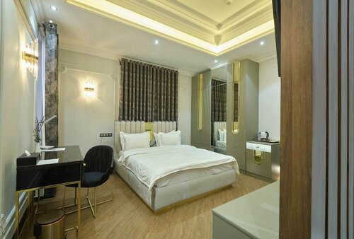 Семейный номер в East Star Hotel