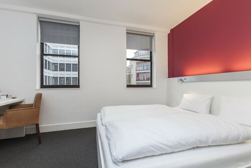 Queen Room в Mk Hotel London