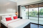 Deluxe Chalet  with Garden View Triple в Grand Jomtien Palace Hotel