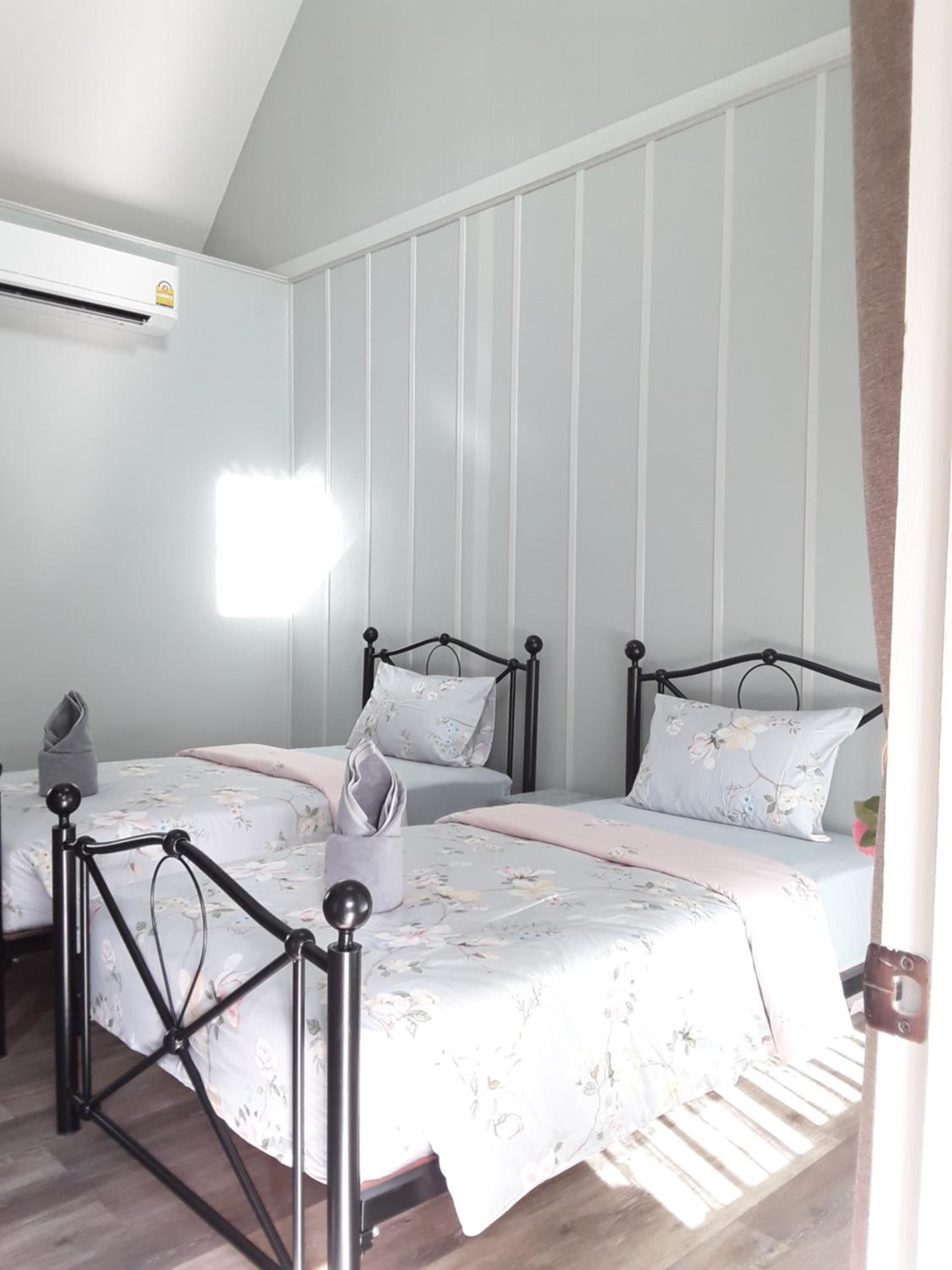 Deluxe Bungalow with Garden View