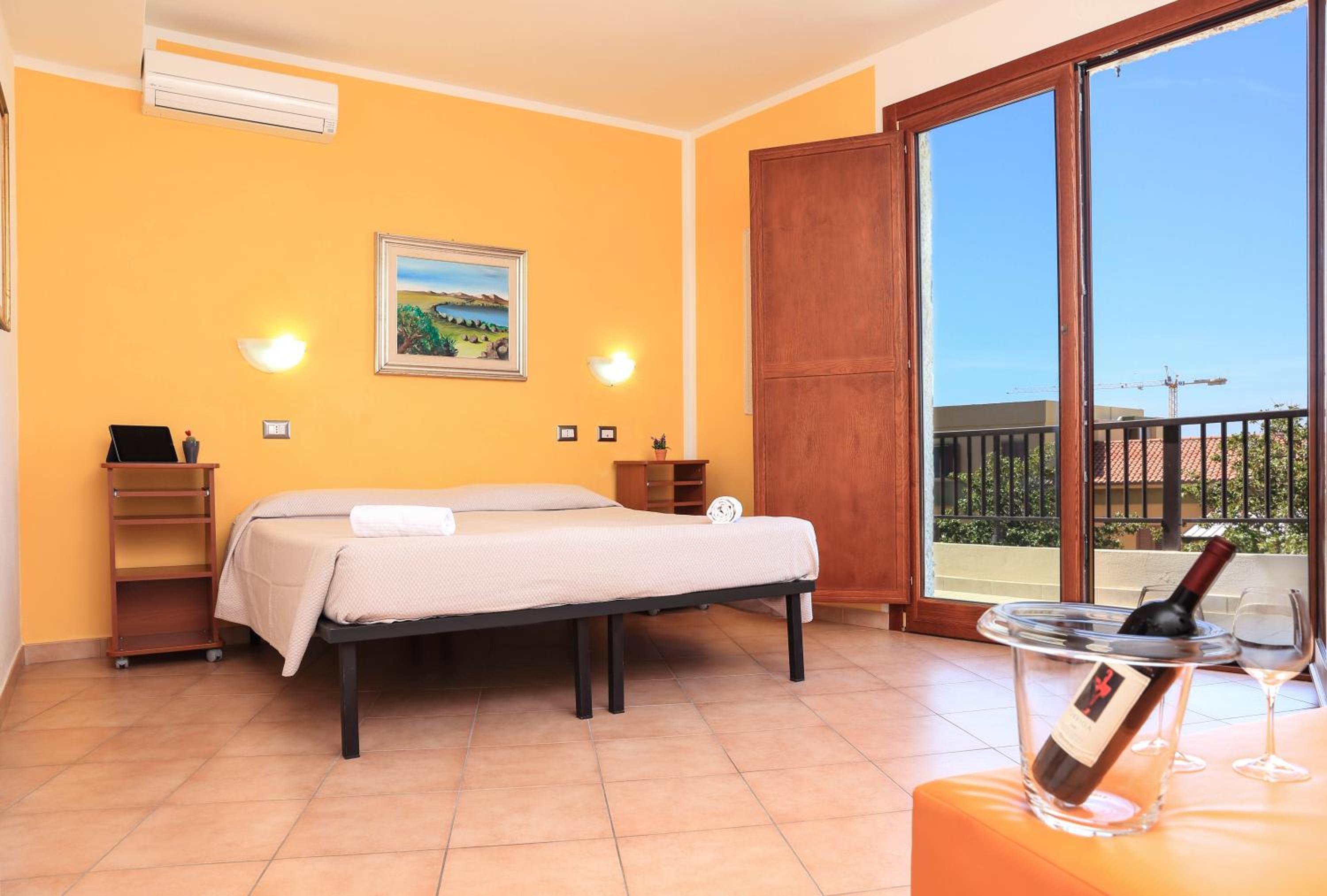 Classic Double or Twin Room with Partial Sea View