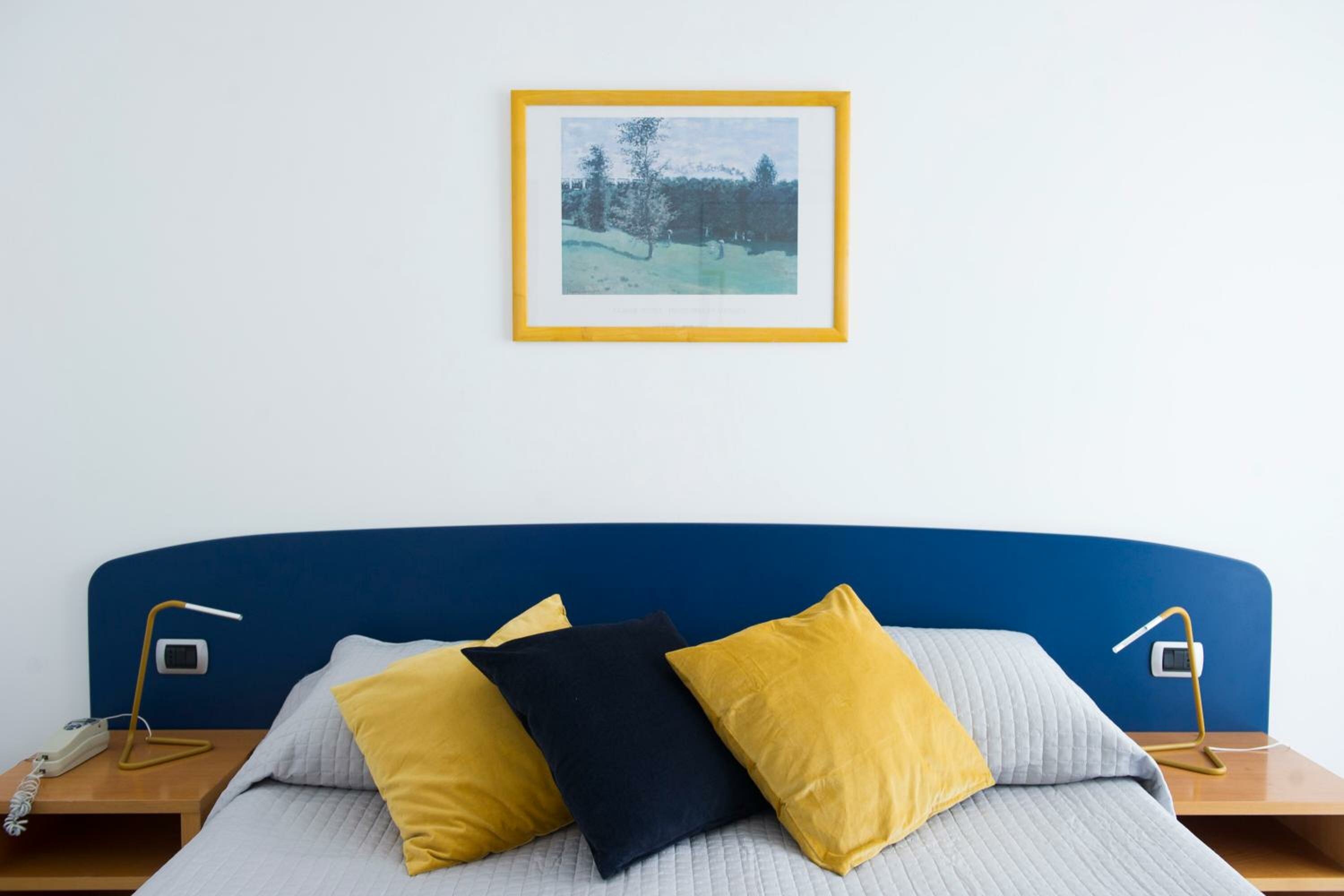 One-Bedroom Apartment with Sea View