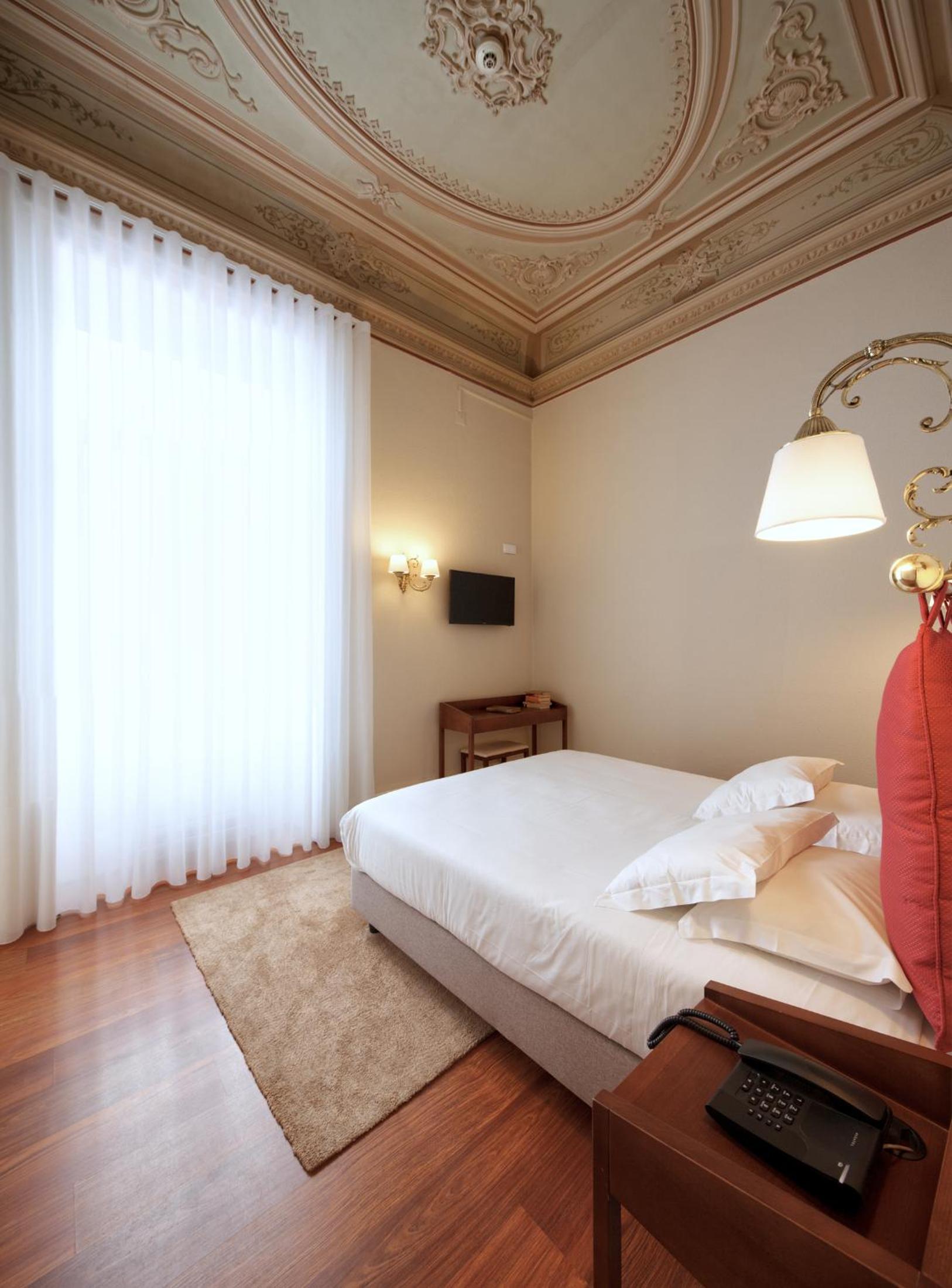 Deluxe Twin/Double Room