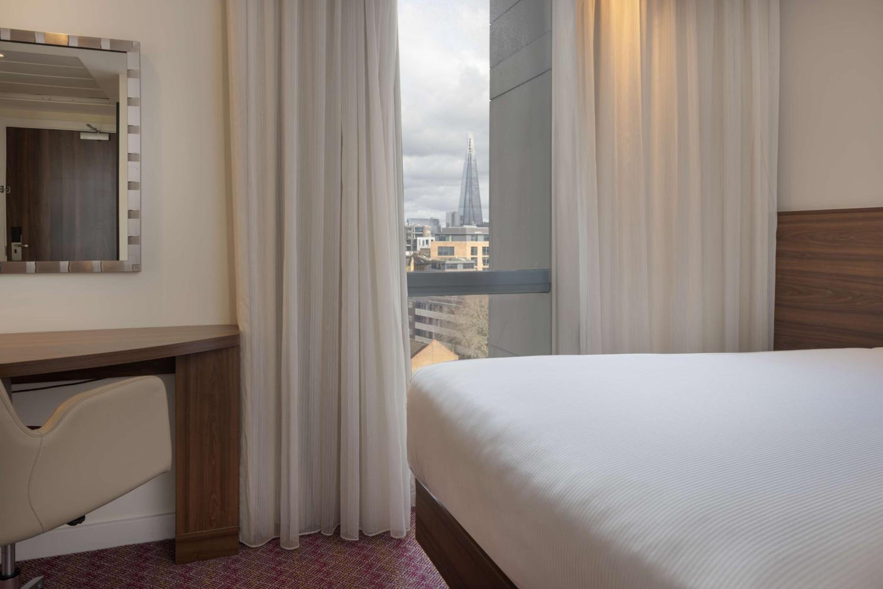 Queen Room with City View