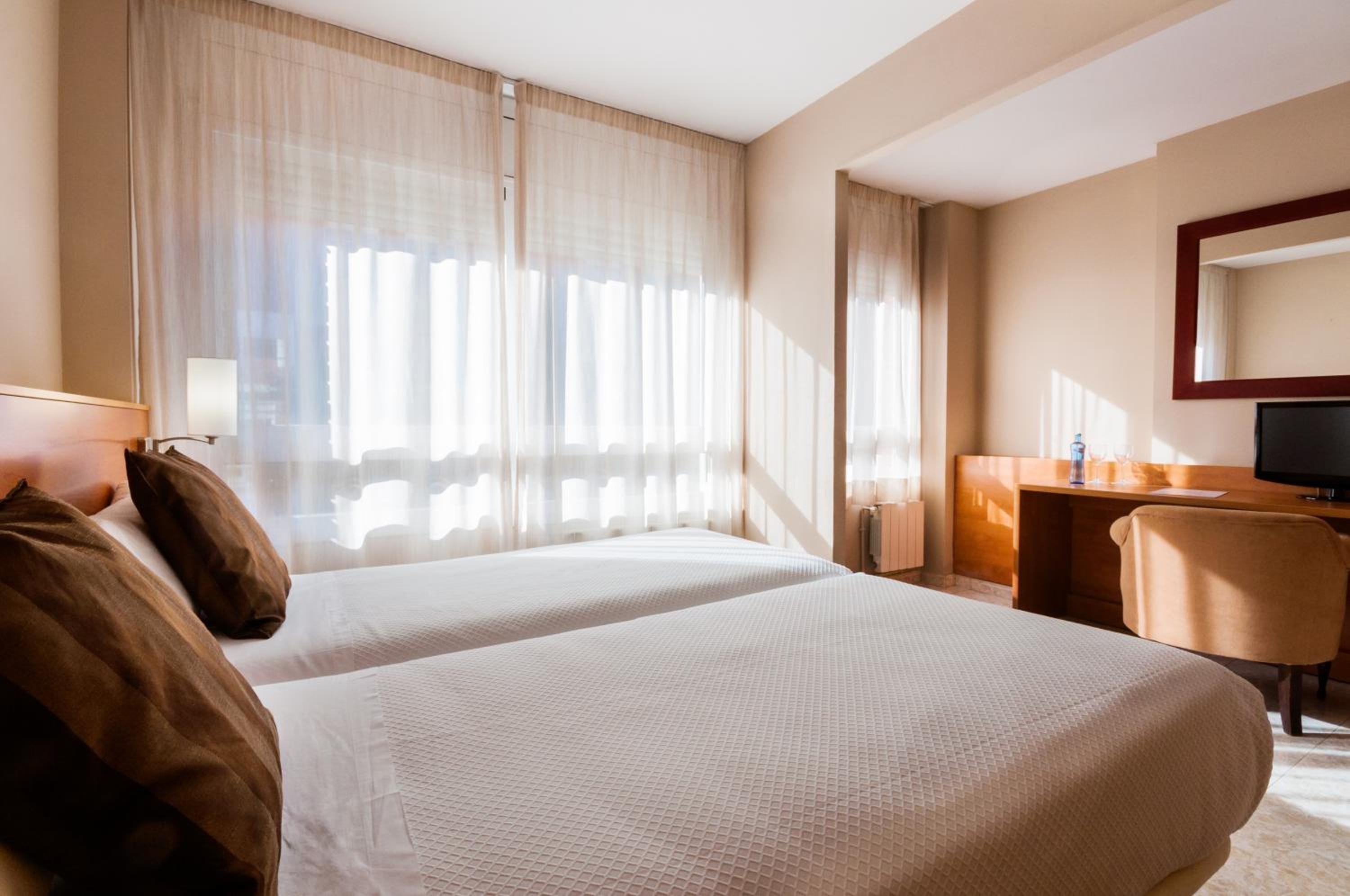 Double Room With Extra Bed (2 Adults + 1 Child)