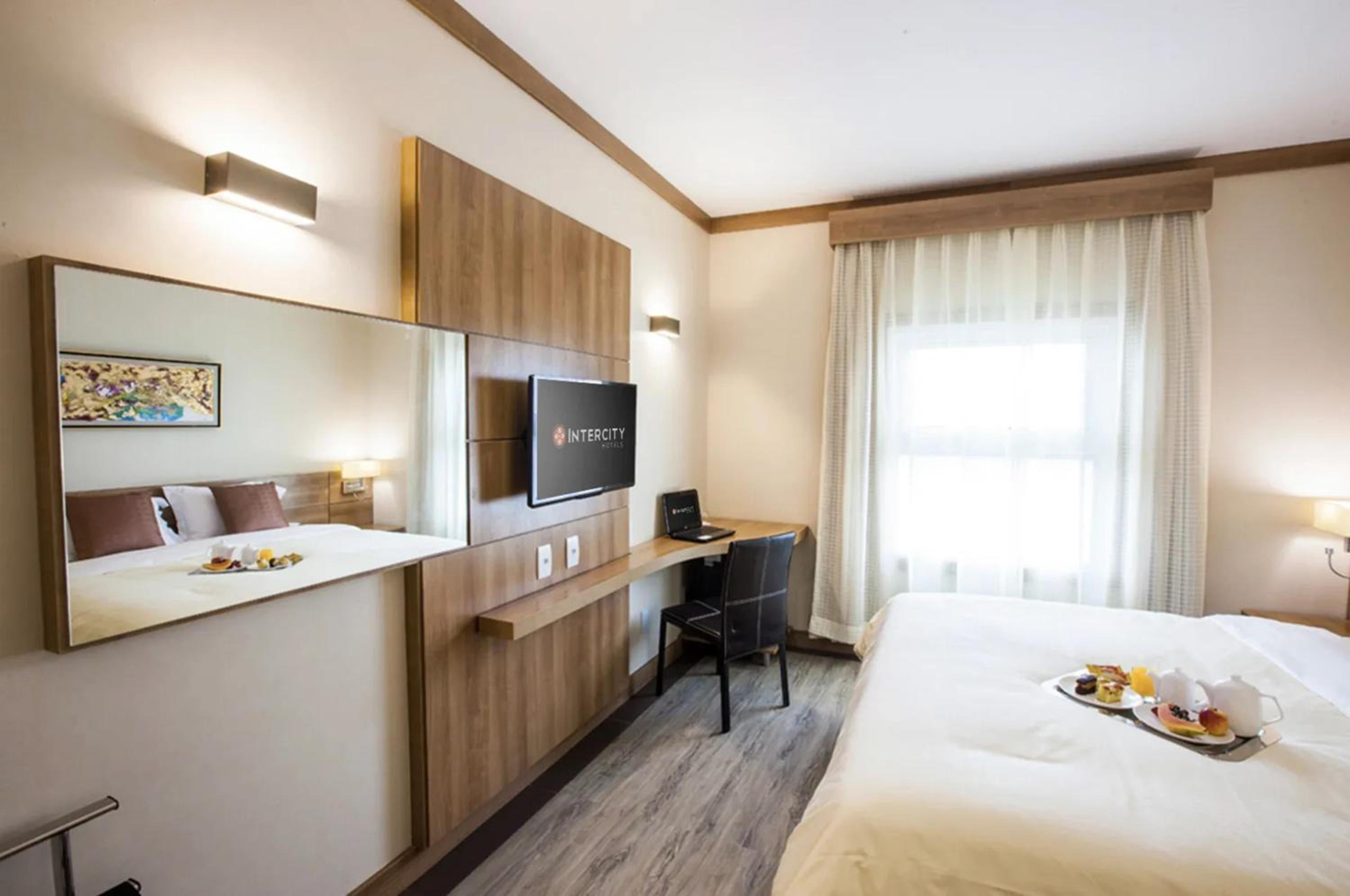 Luxury Double - 1 Queen Bed