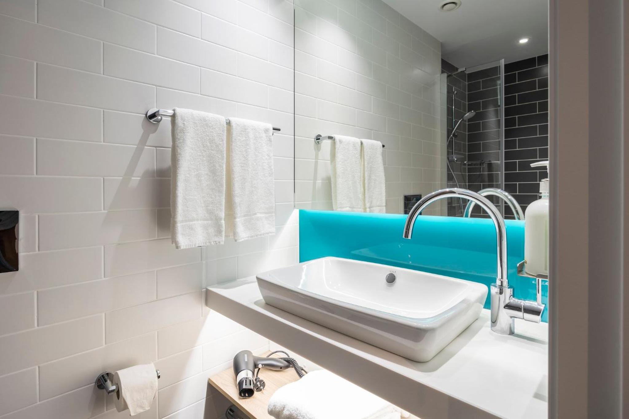 Standard Queen Room with Single Sofa Bed - Free Breakfast