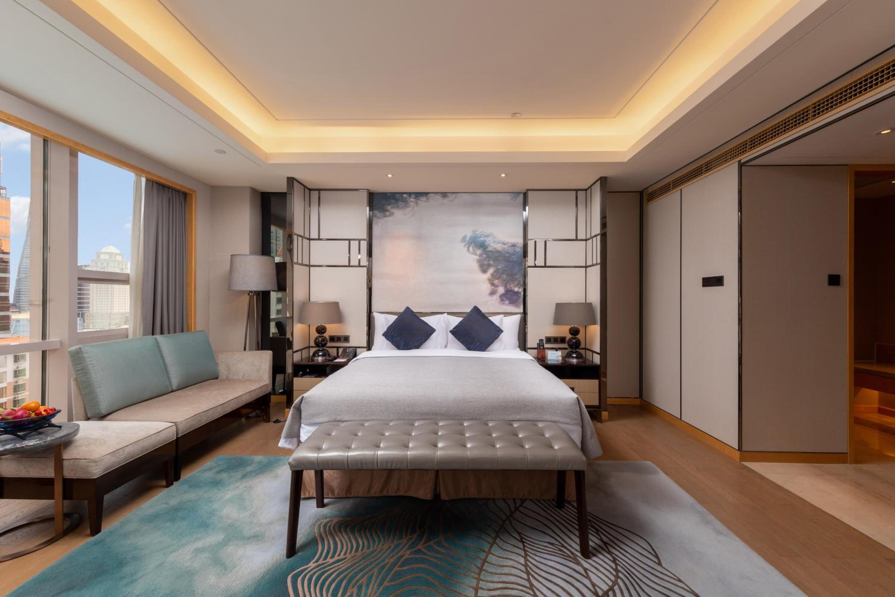 Deluxe Business King Room