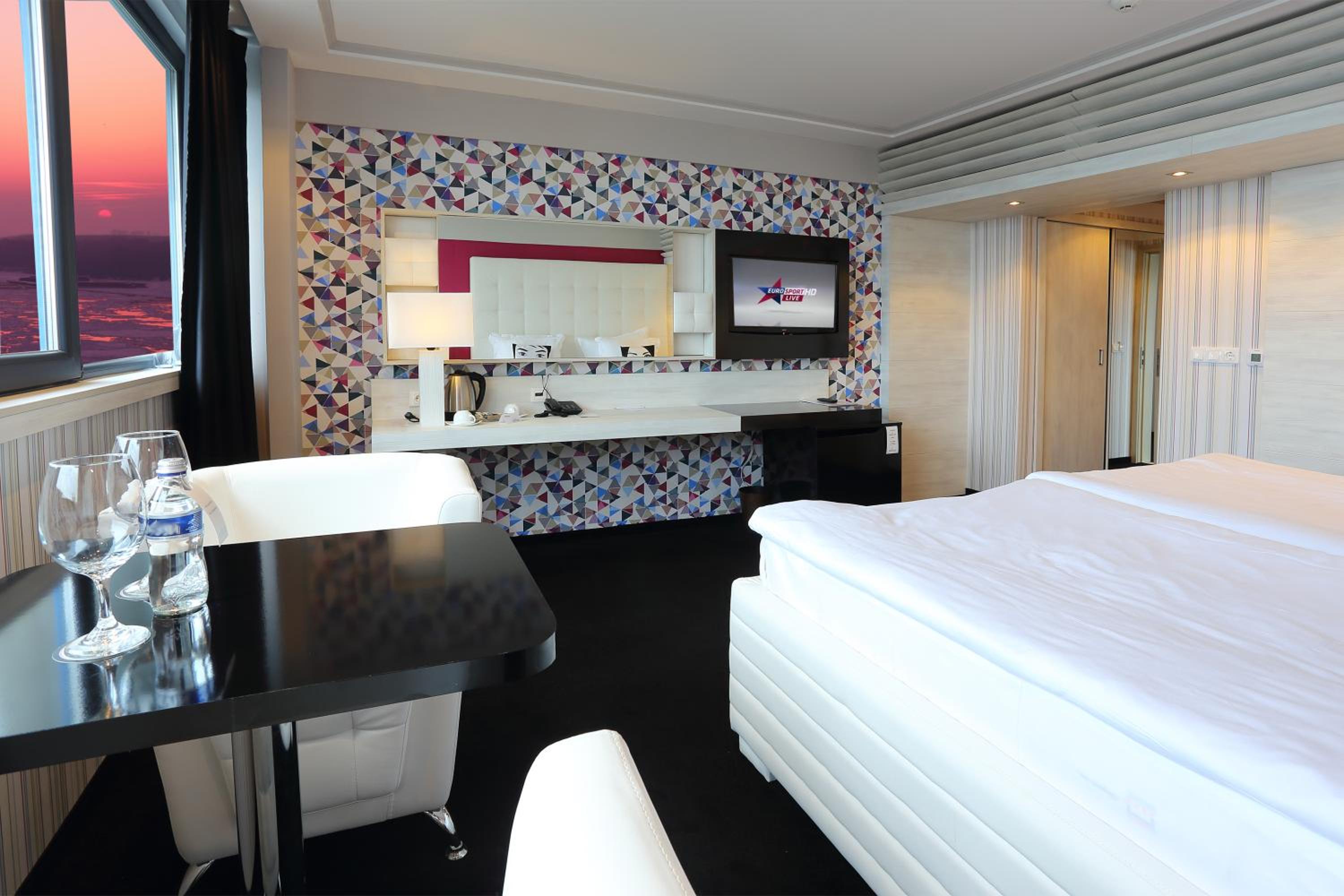 Executive Double Room with River View and Free Parking