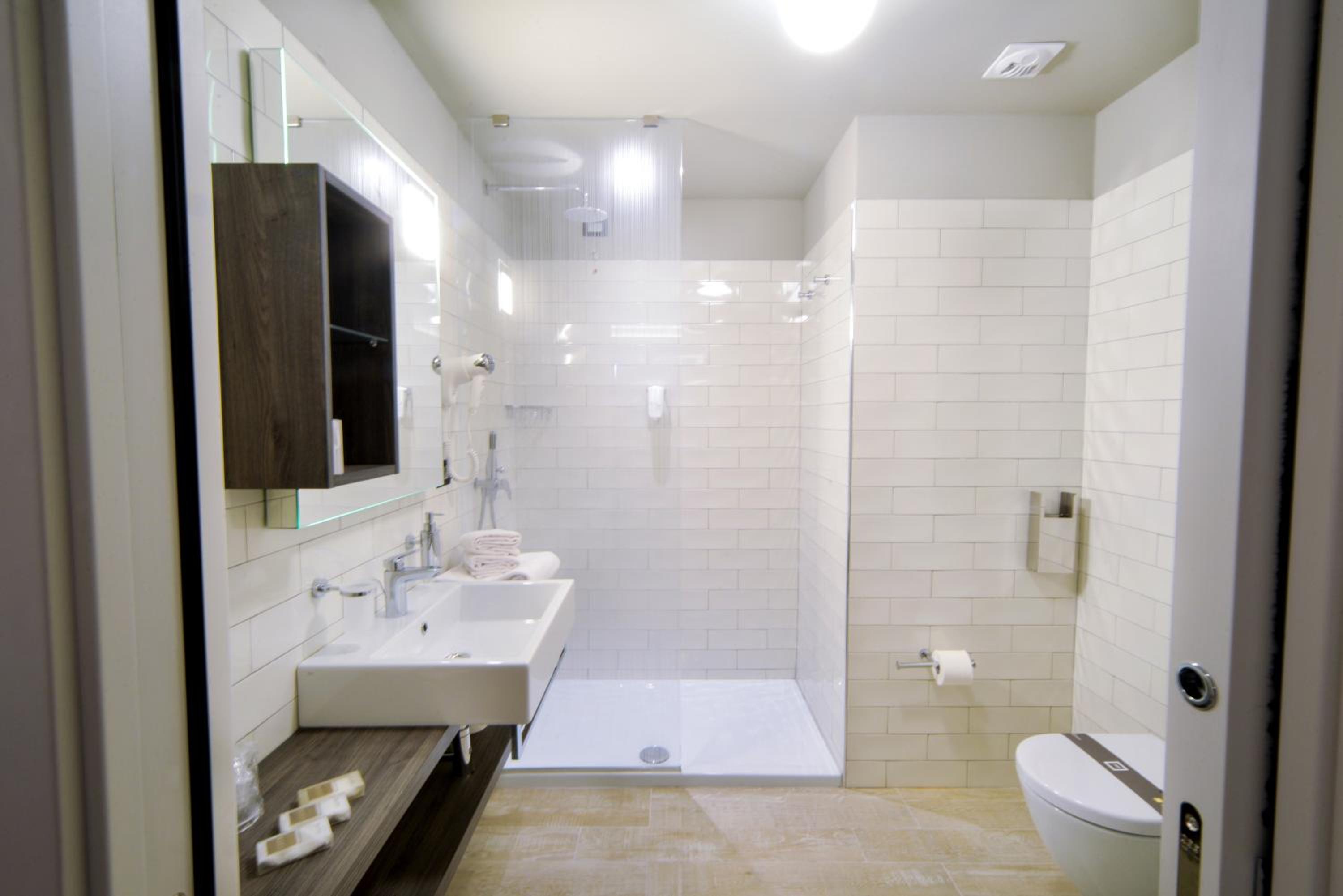 Family Room with Side Sea View (2 Adults + 2 Children)