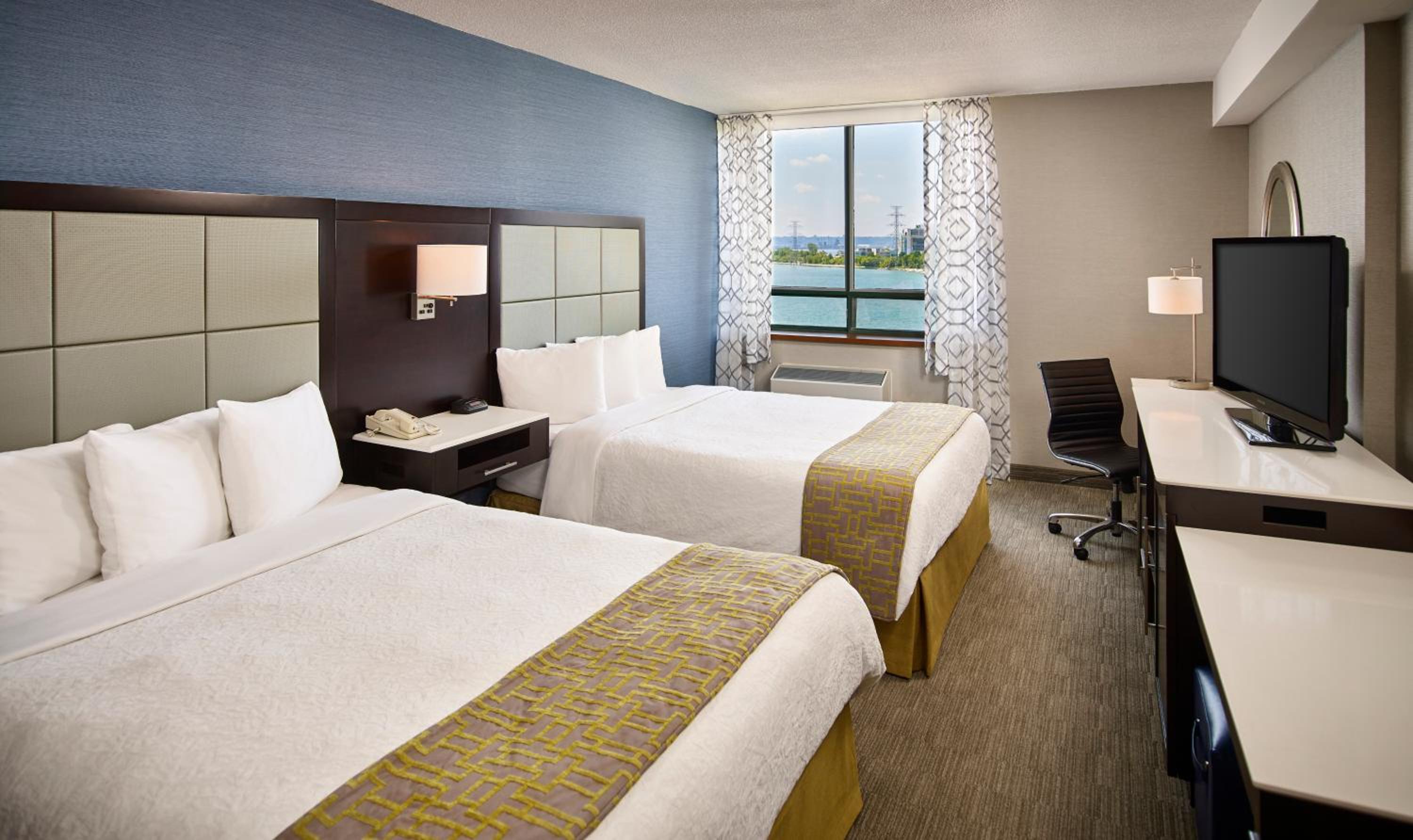 Queen Room with Two Queen Beds with Park View