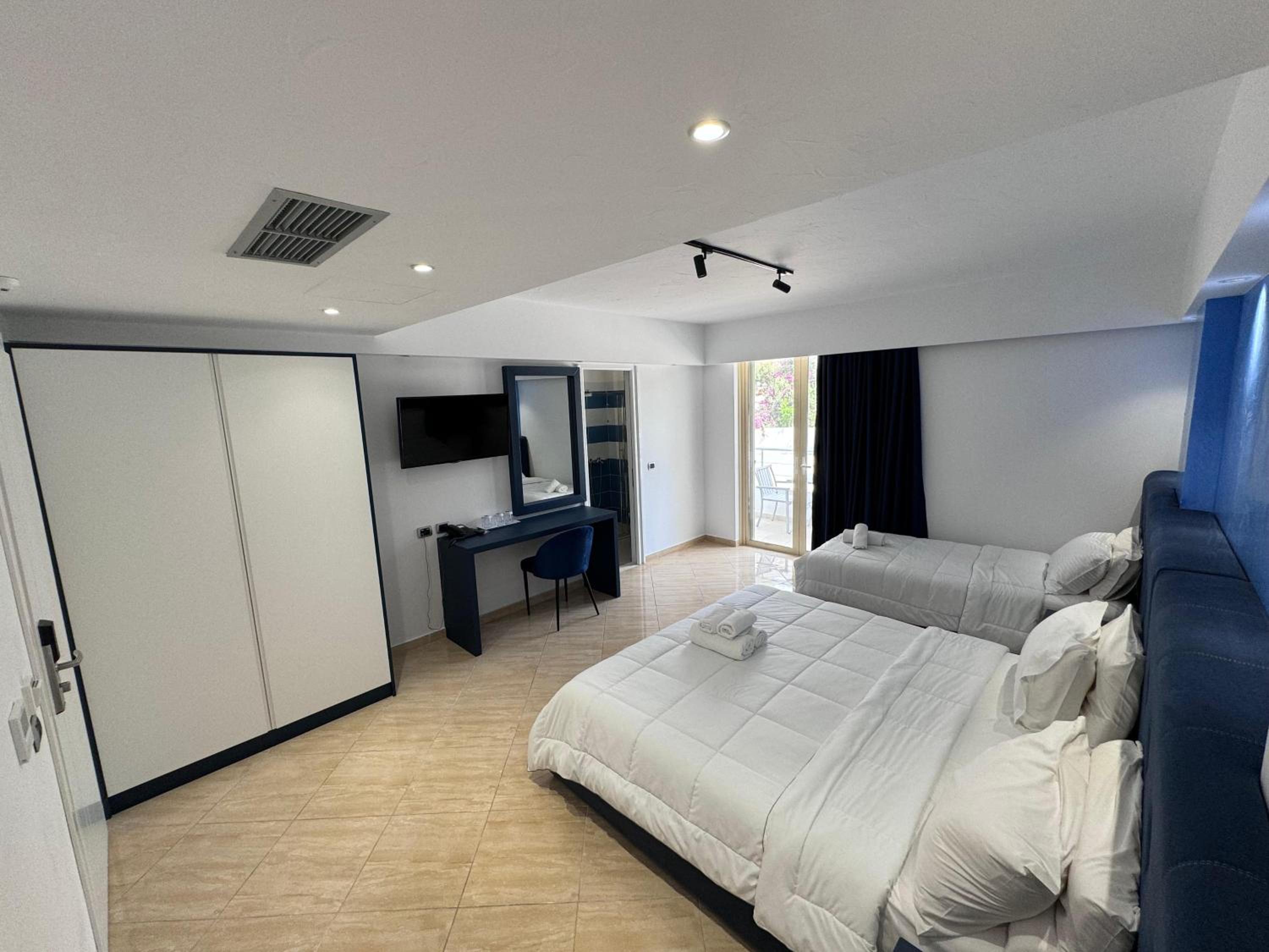 Superior Triple Room With Balcony And Sea View