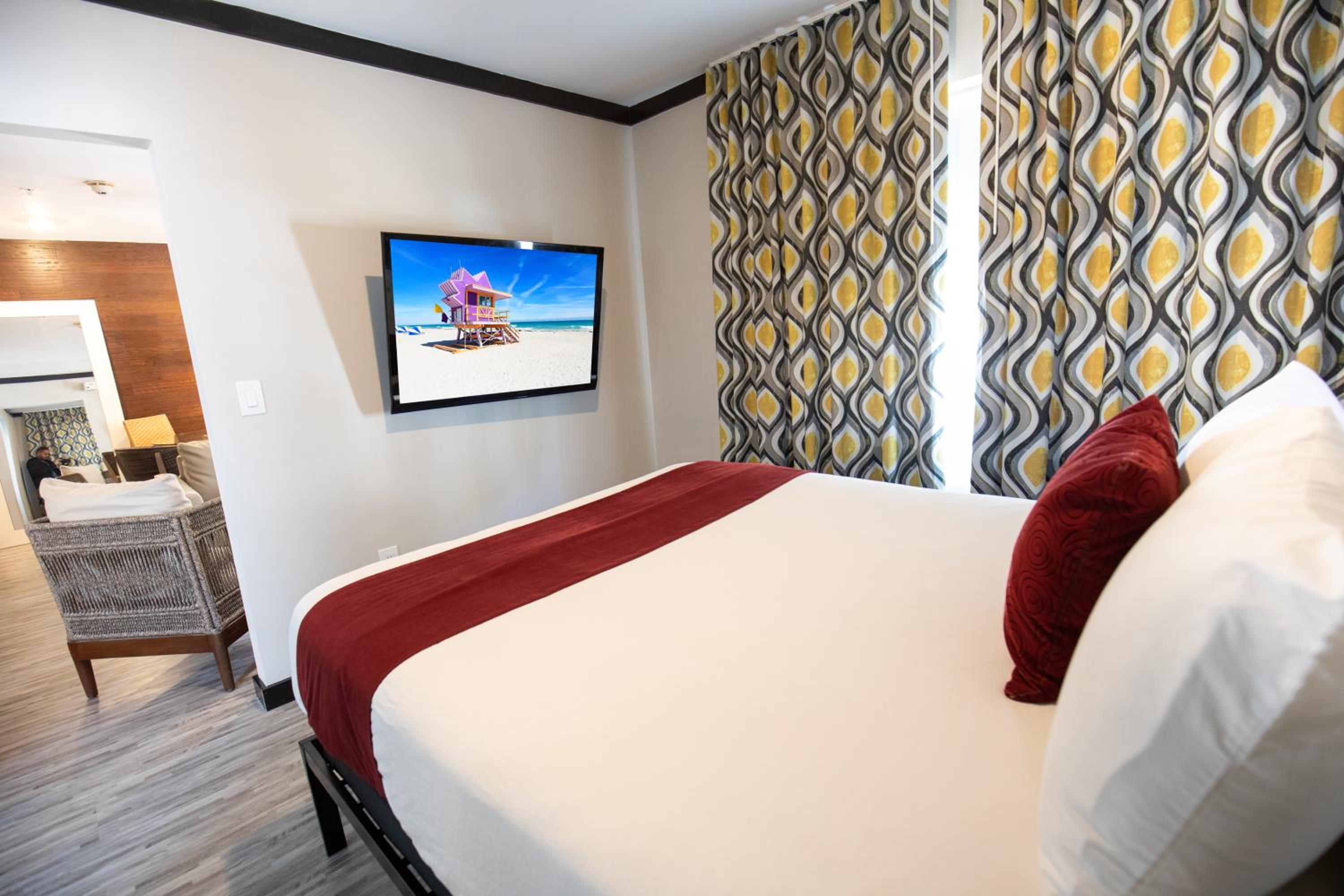 Accessible Deluxe One Bedroom Queen Suite