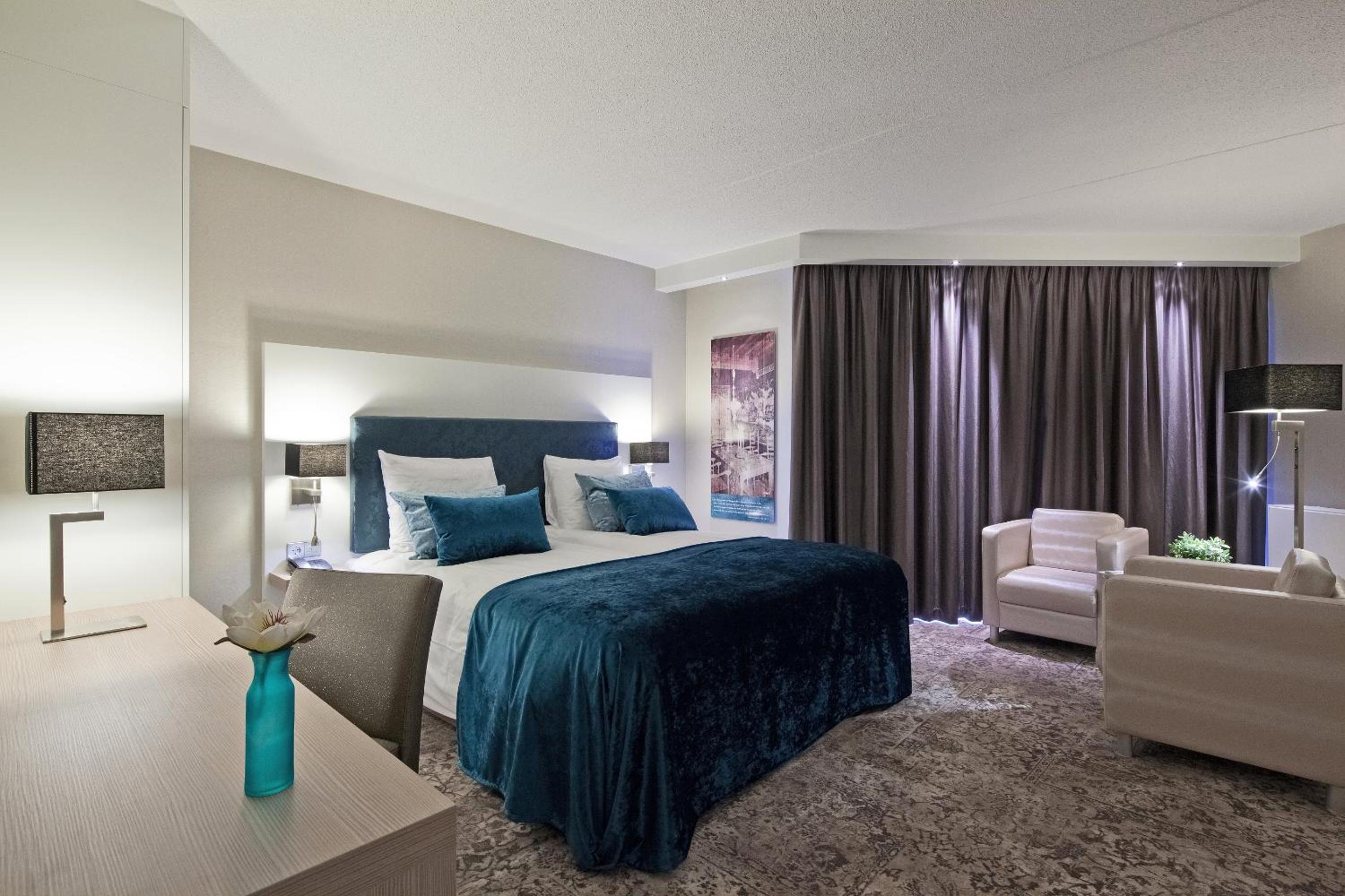 Comfort Room with balcony (courtyard view)