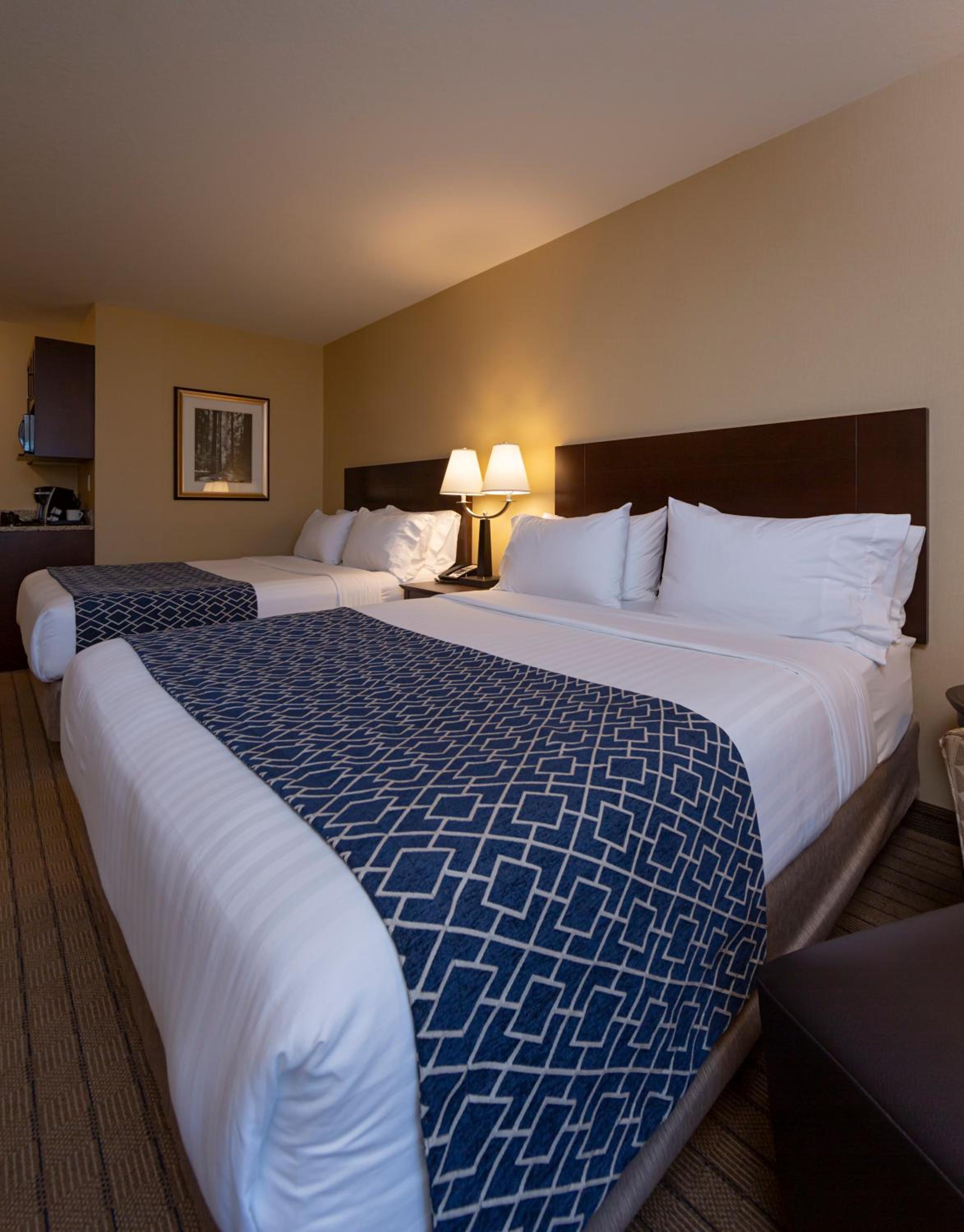 Two Queen Beds with View Non - Smoking