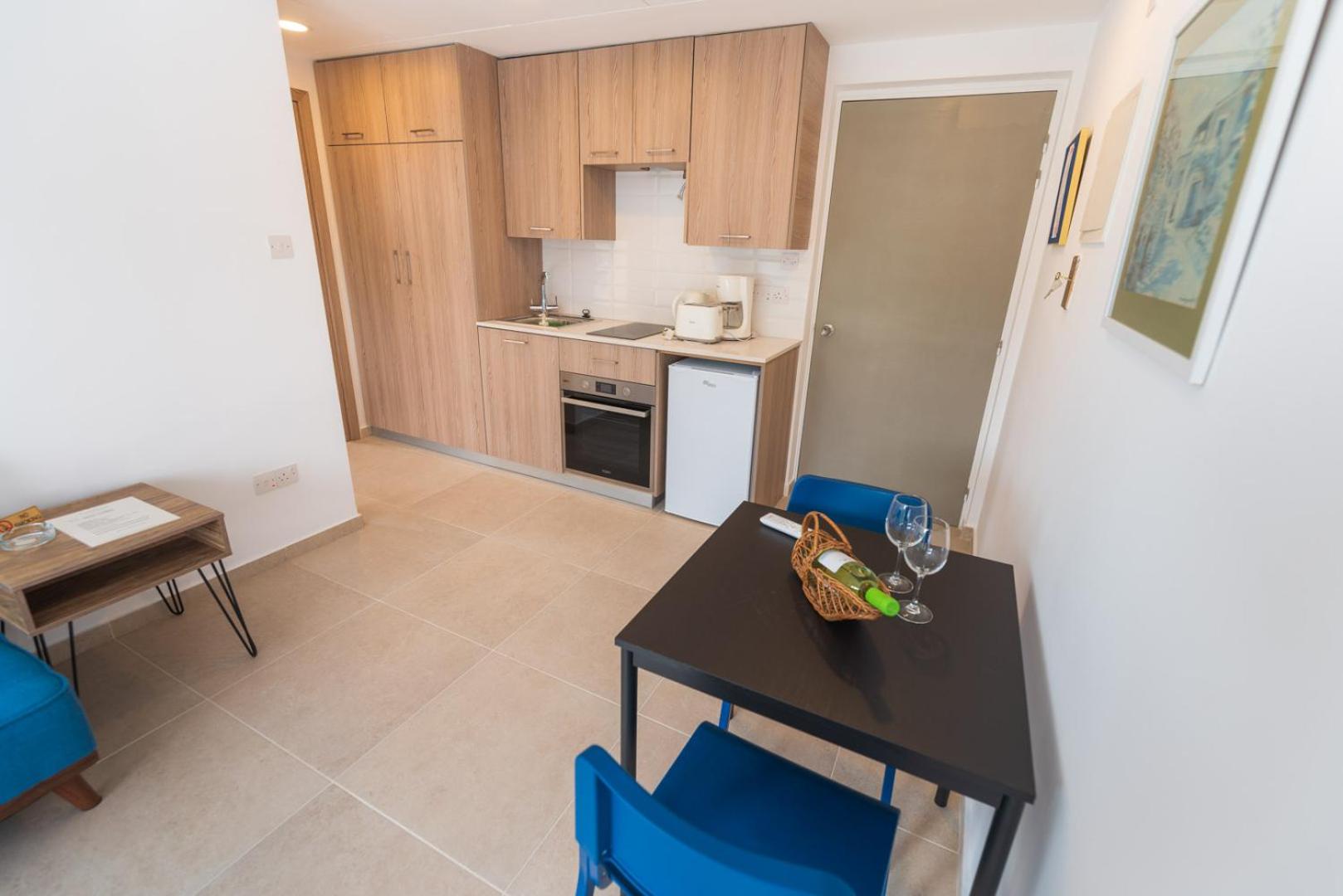 One-Bedroom Apartment with Park View