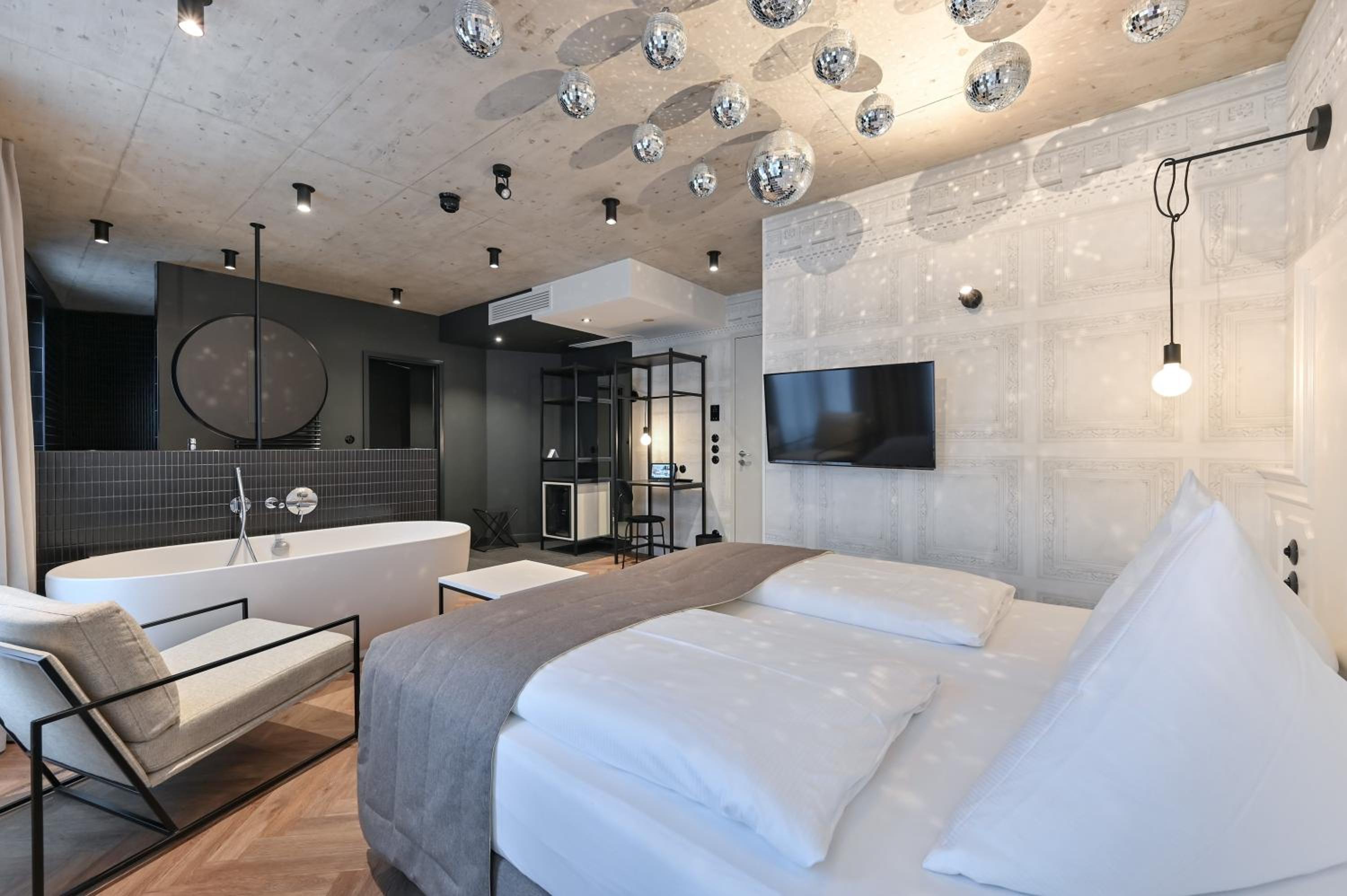 Plus Double Room - Large