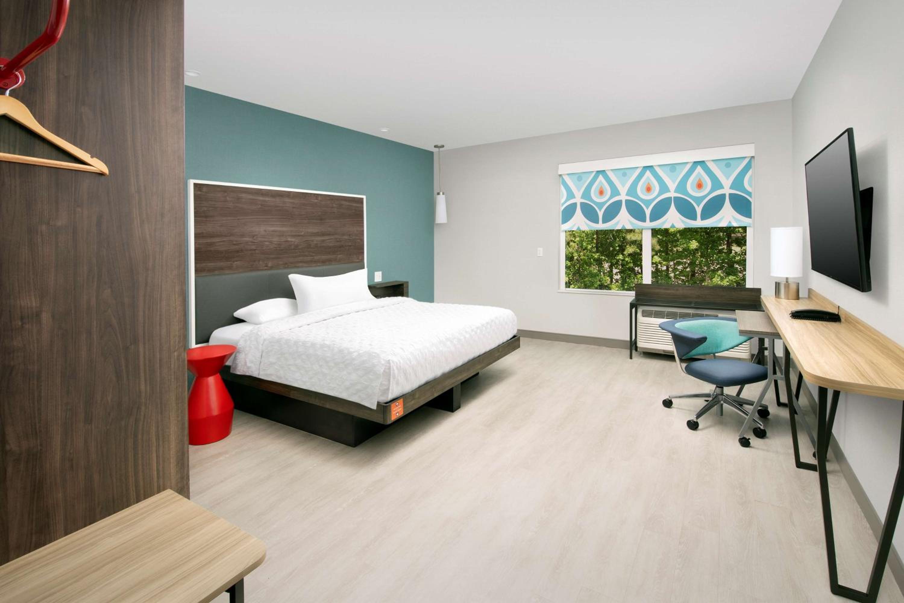 King Room with Accessible Tub - Mobility Access