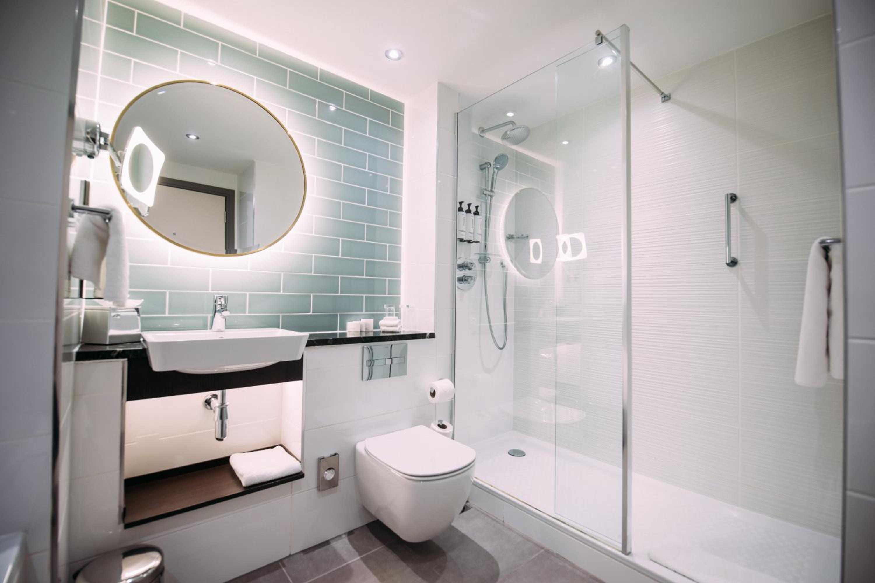 Standard King Room with Lounge Access