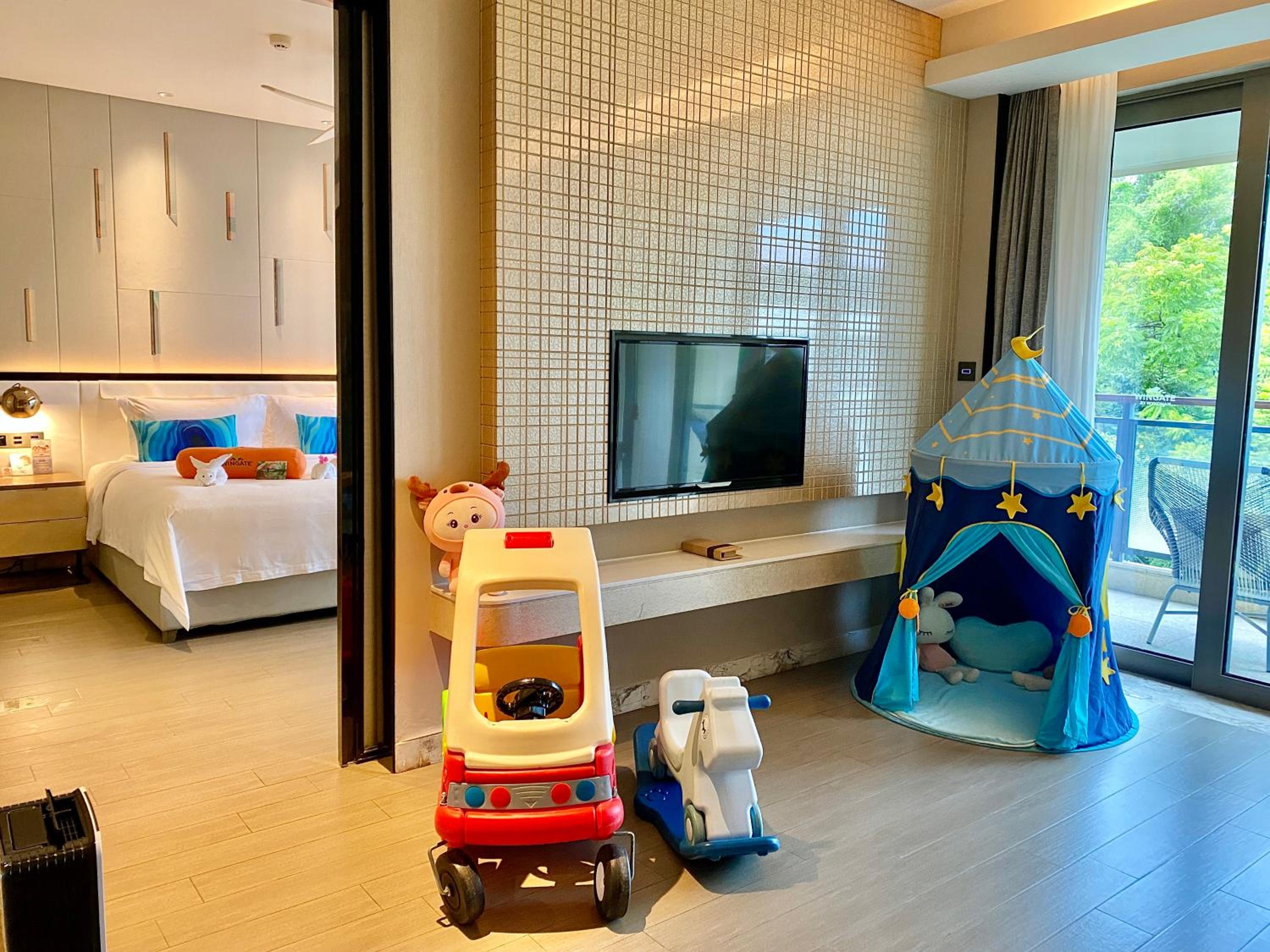 Family King Suite - Non-Smoking