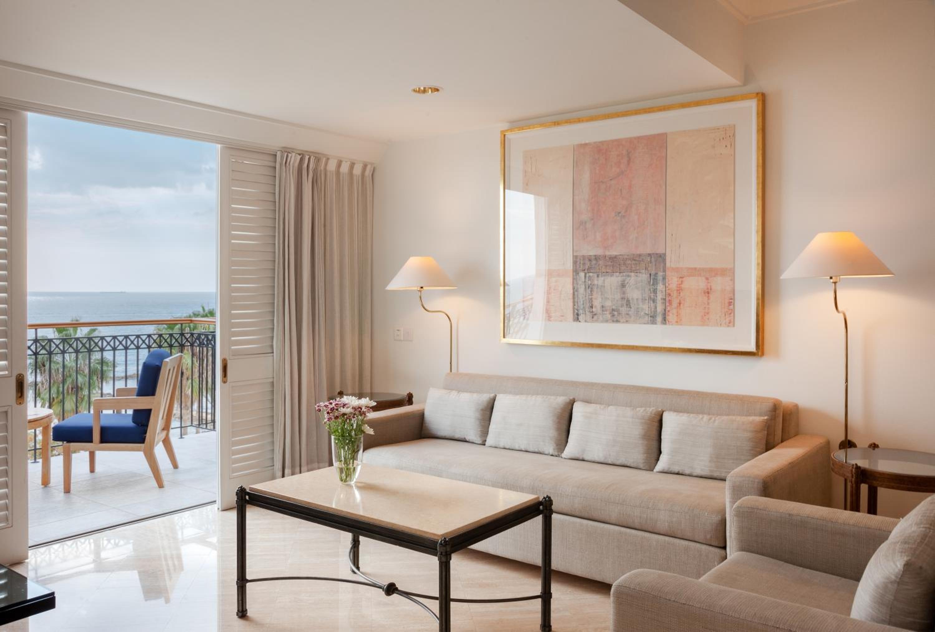 One Bedroom Sea View Deluxe Suite