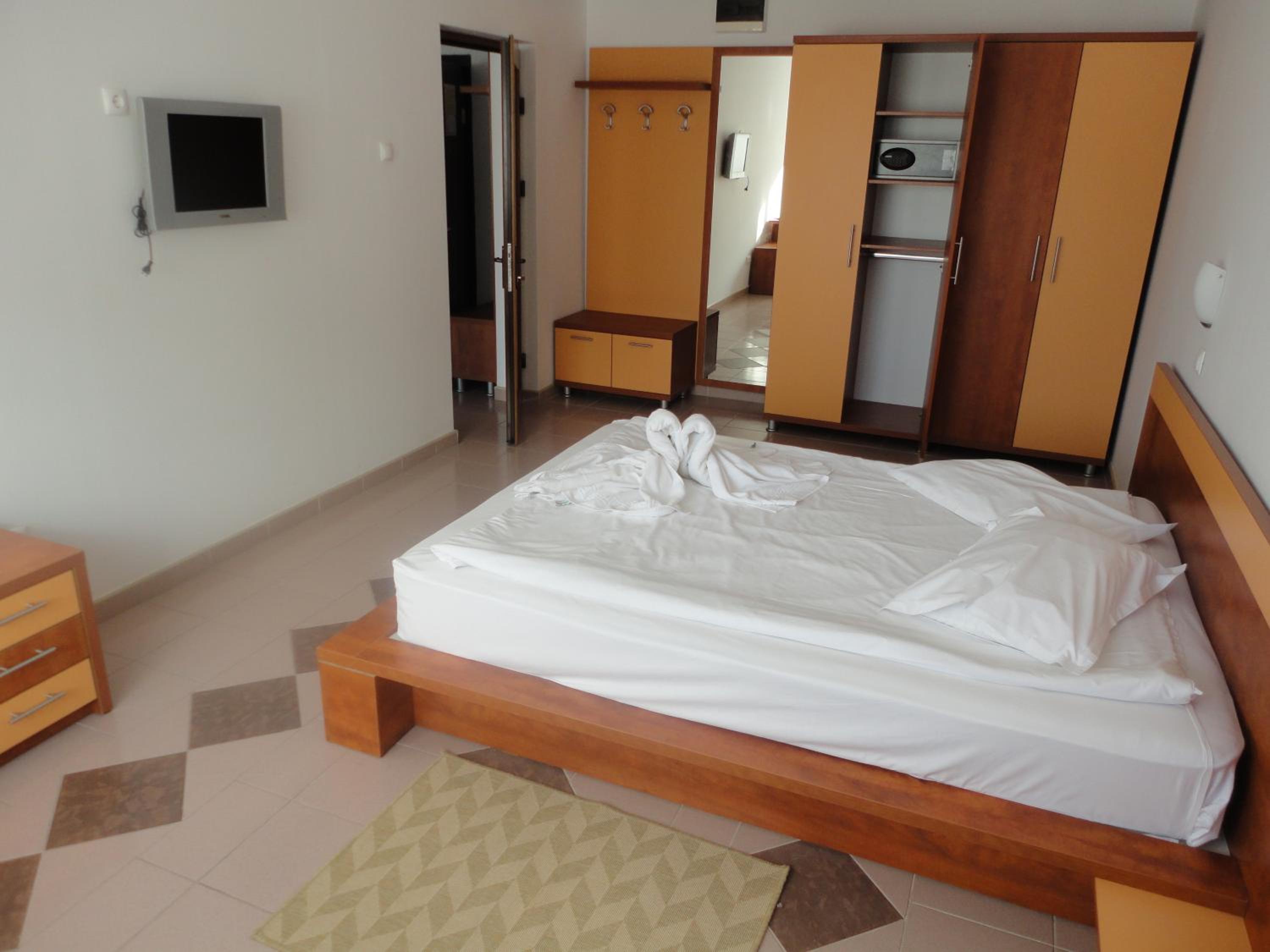 Apartment (2 Adults)