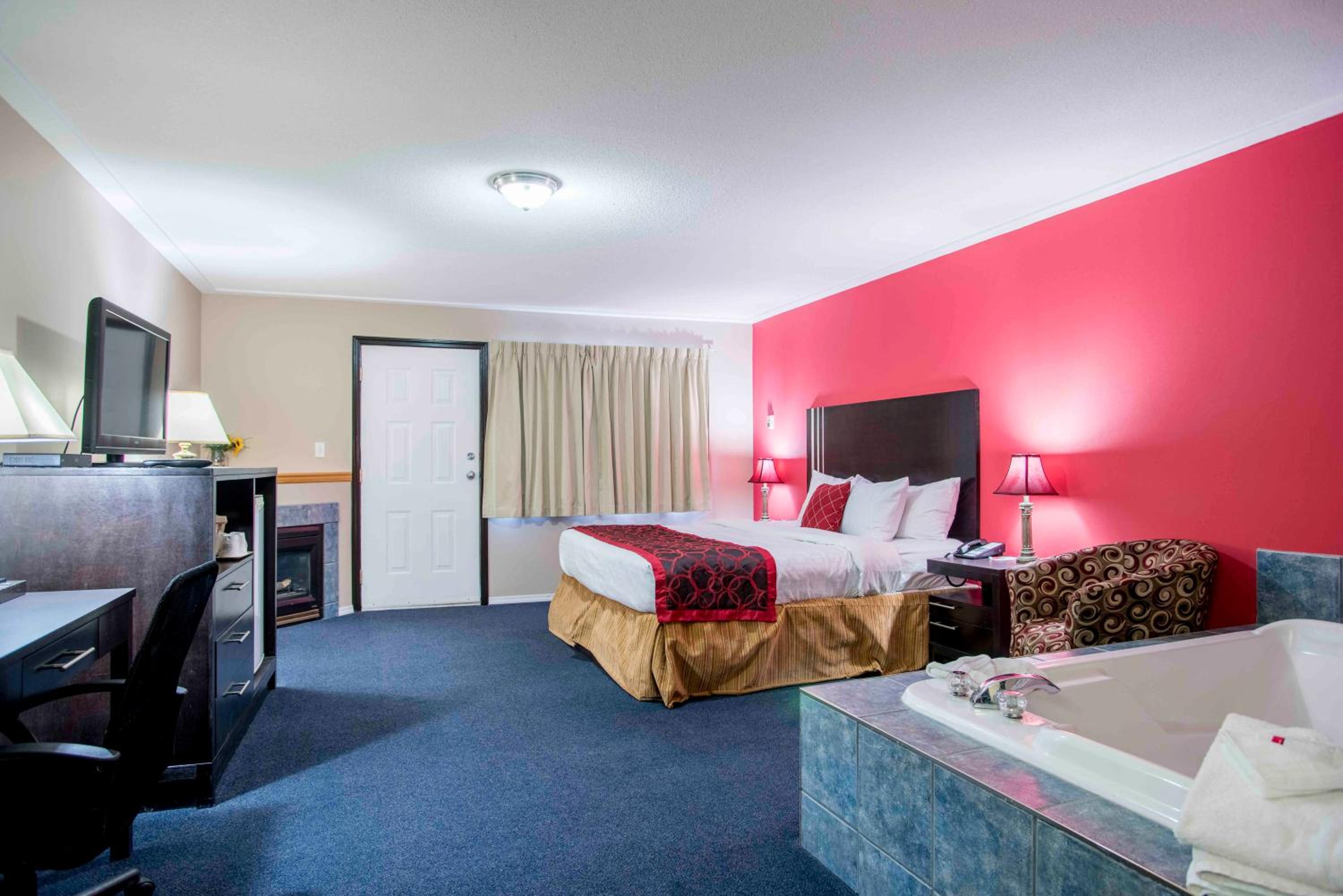 King Suite with Hot Tub - Non-Smoking