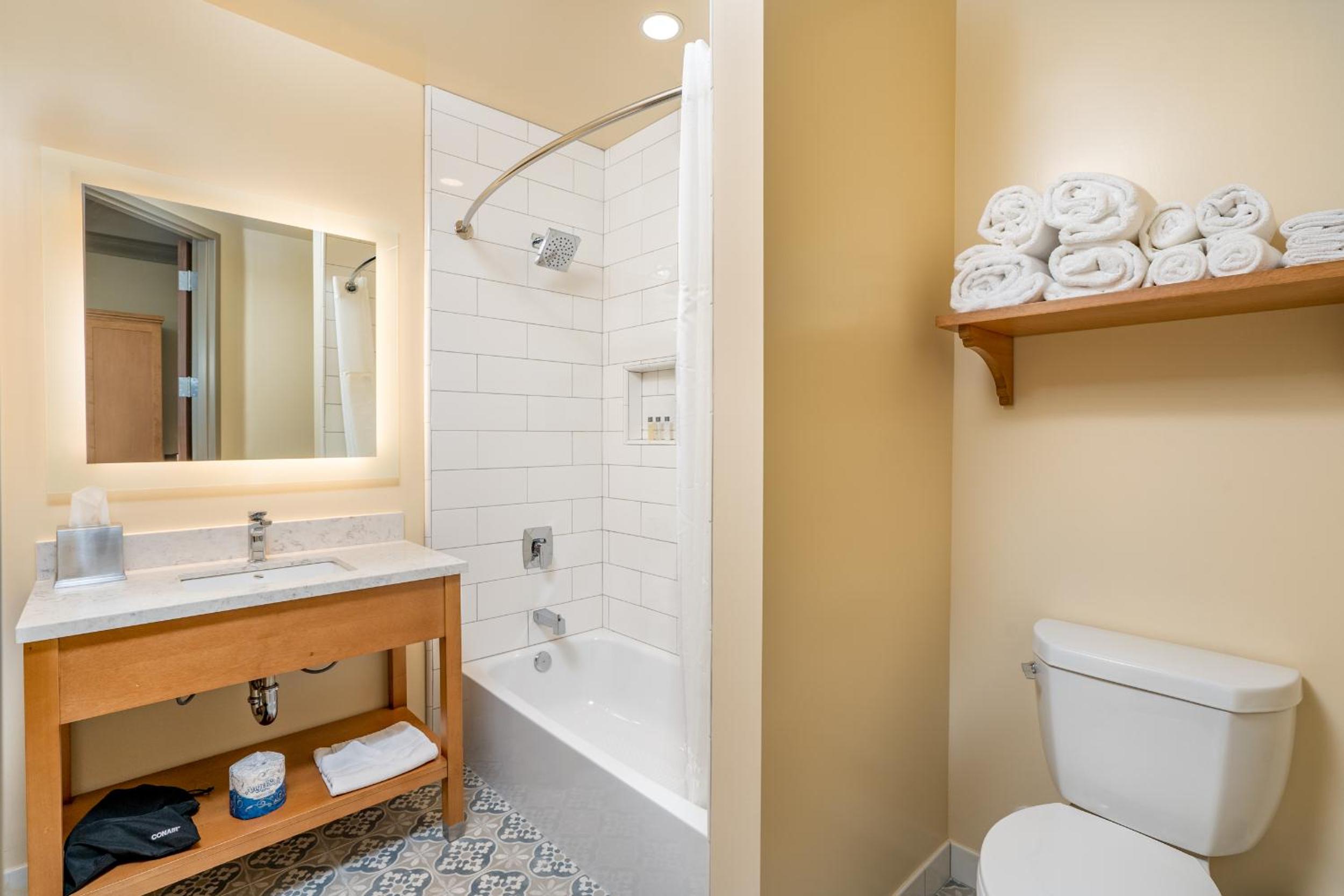 Queen Room - Disability Access Tub