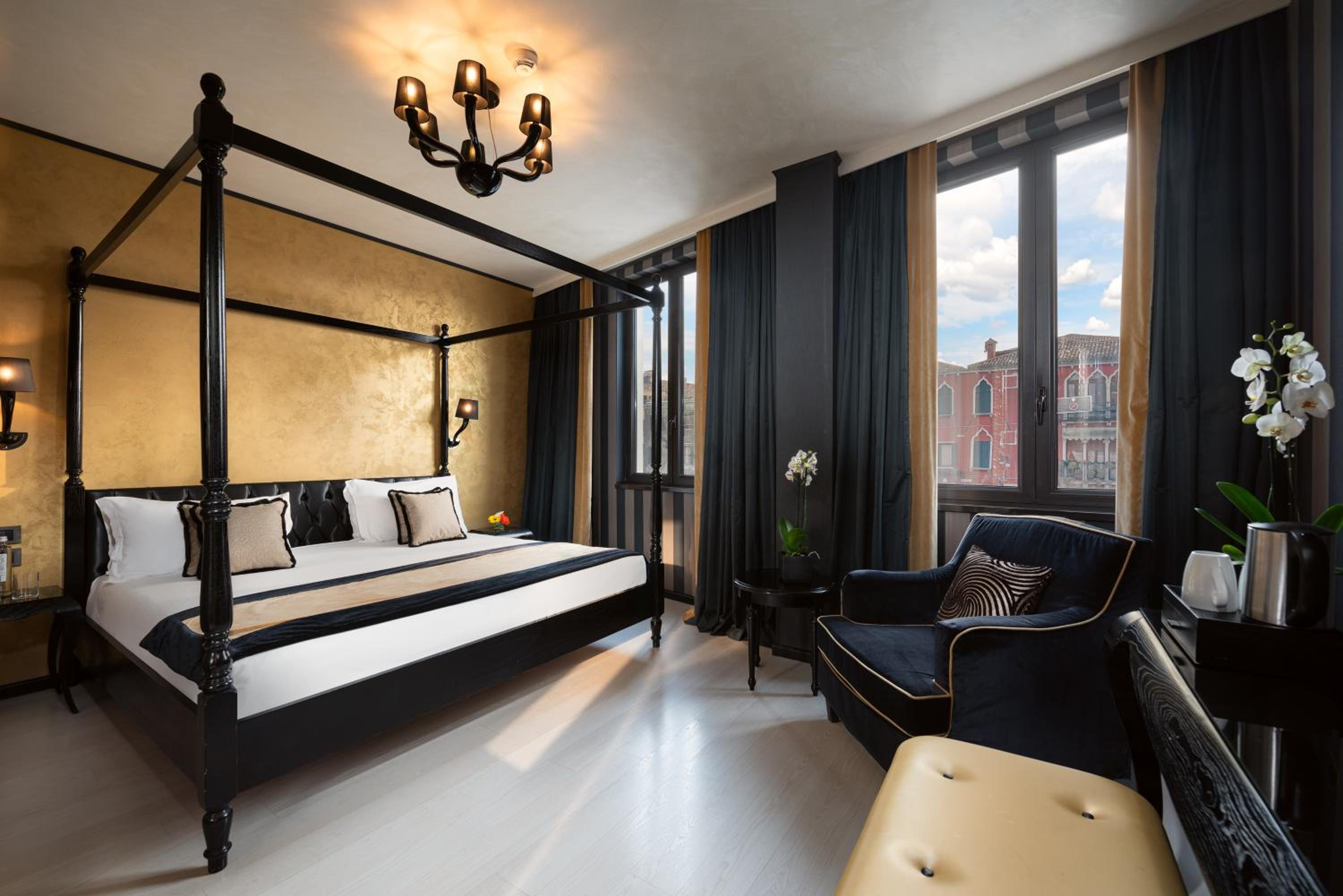 Superior Double or Twin Room with Canal View