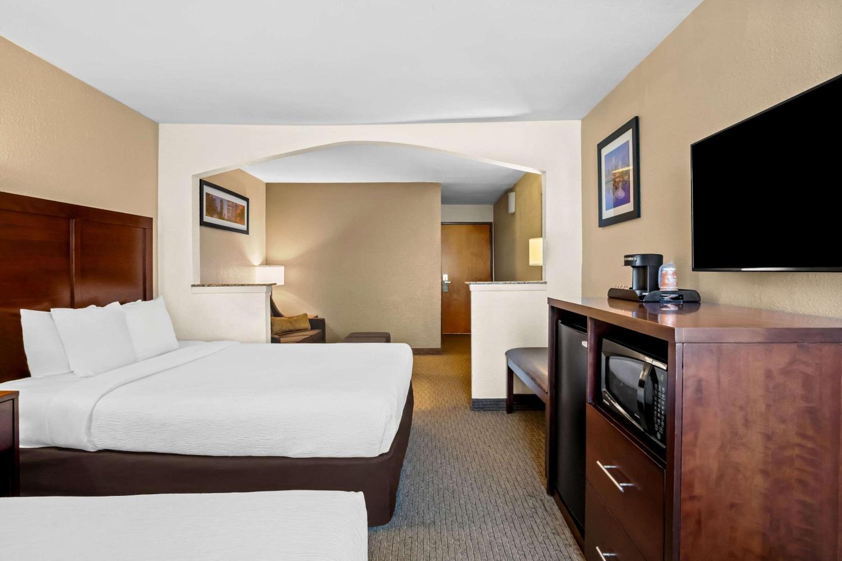 Queen Suite with Two Queen Beds - Non-Smoking