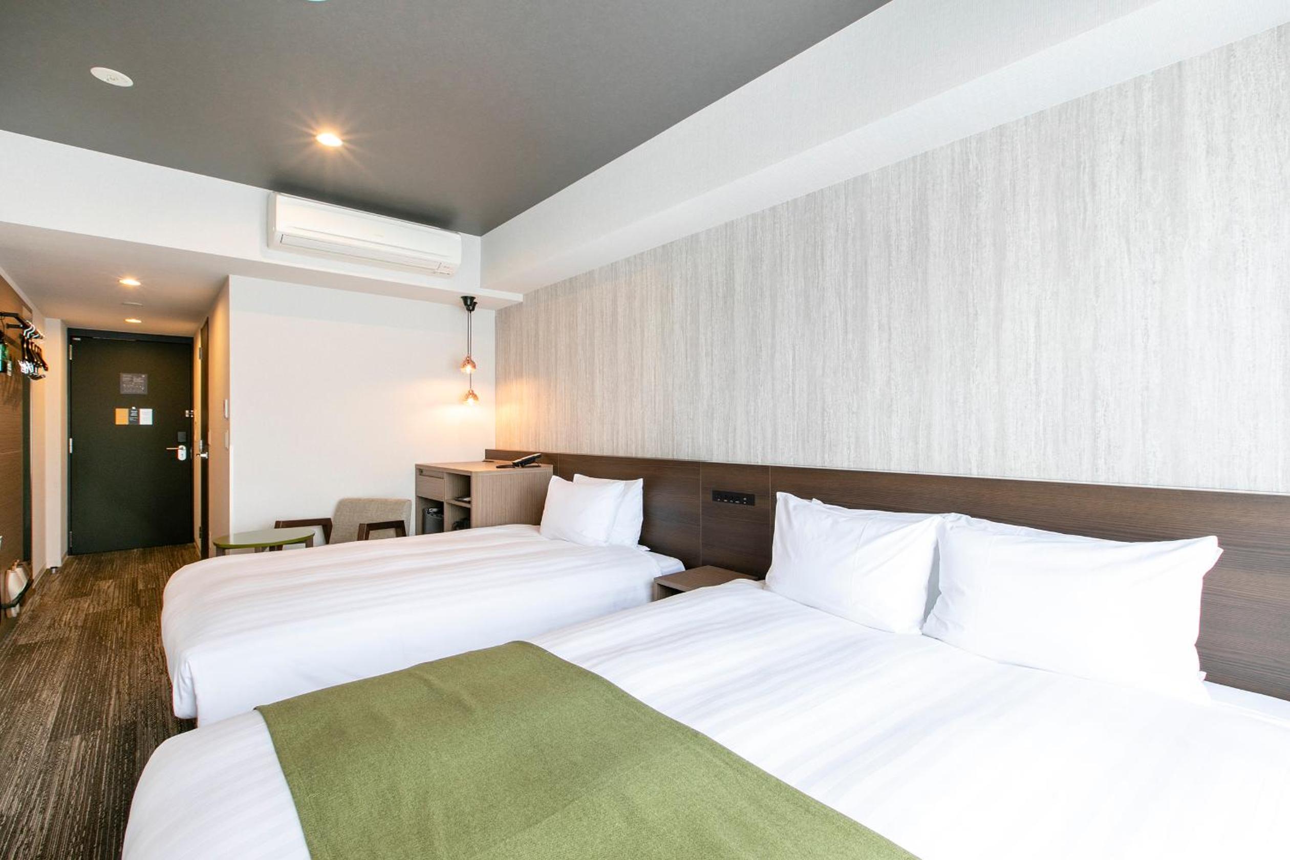 Standard Queen Room with Extra Bed - Non-Smoking